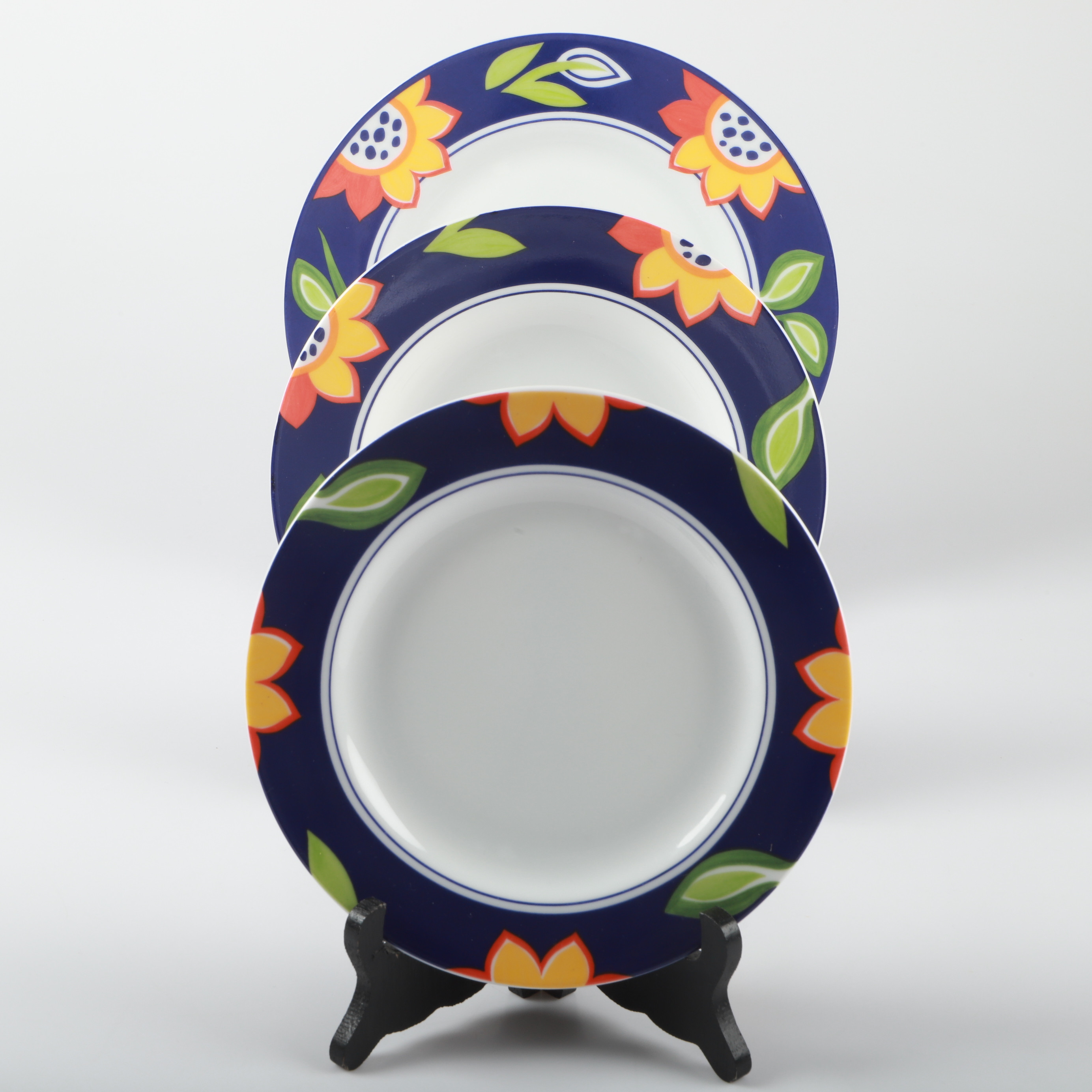 BARBRO RYDHOLM. Matservis, 41 delar, "Solros", porslin, Christineholm Design Studio.