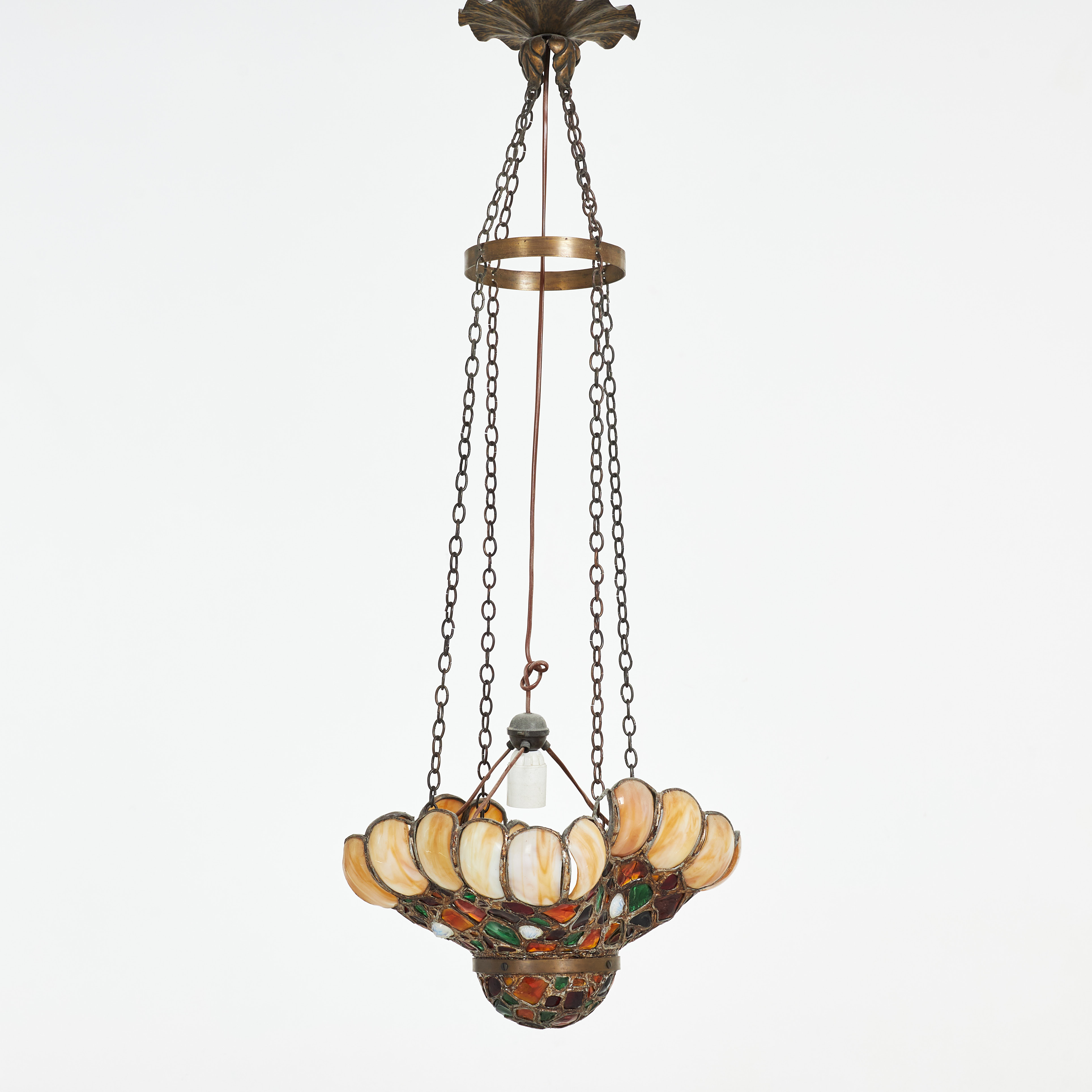 TAKARMATUR, patinerad metall, blyinfattat glas, fyra ljuspunkter, 1900-talets början.