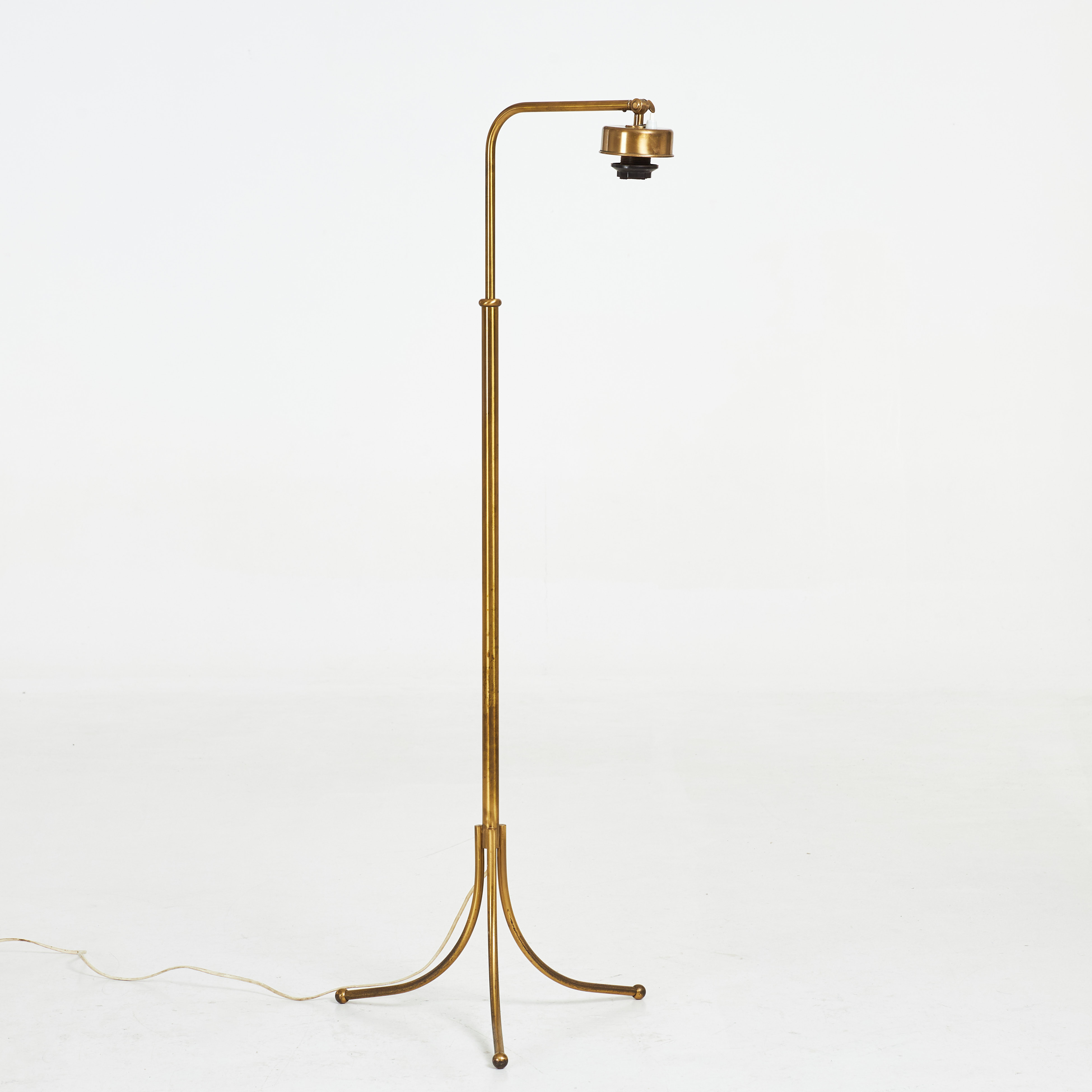 JOSEF FRANK. Golvlampa, modell 1842, Firma Svenskt Tenn, mässing.