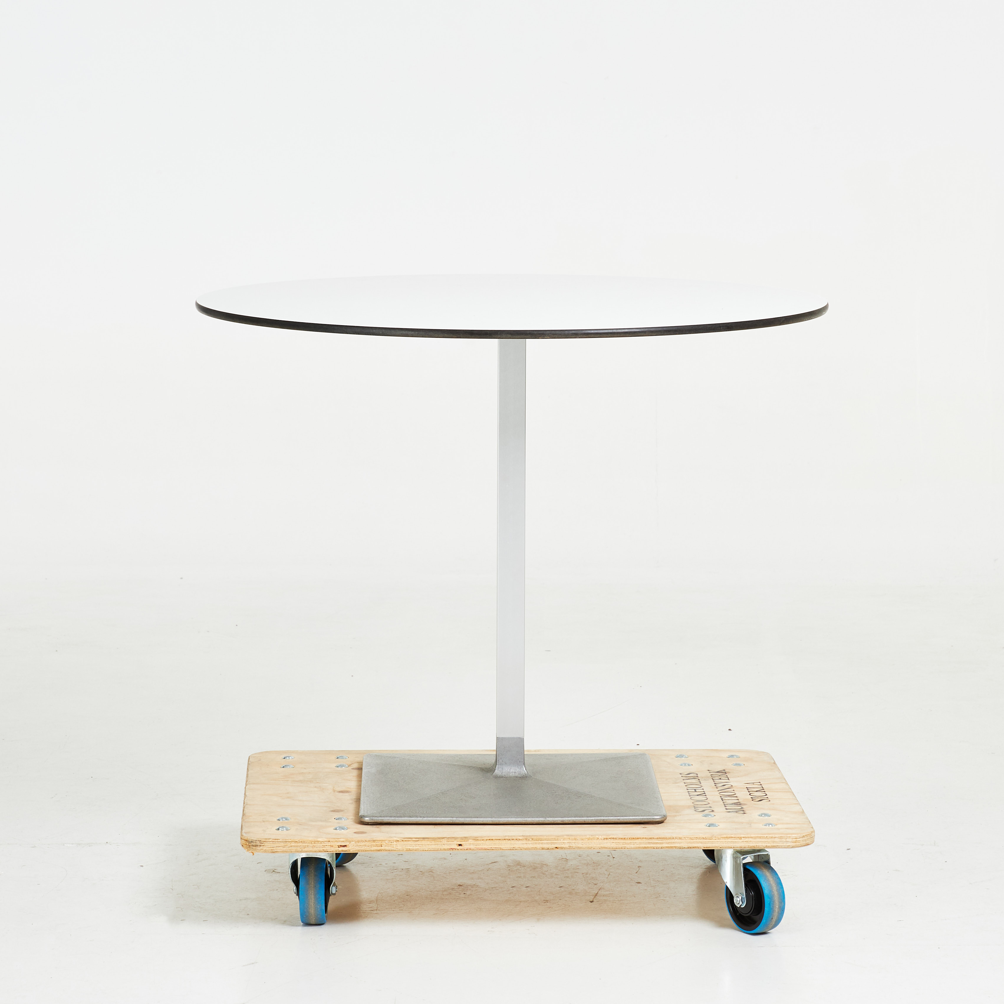 CAFÉBORD, "Level", Blå Station, stål samt skiva i vit laminat.