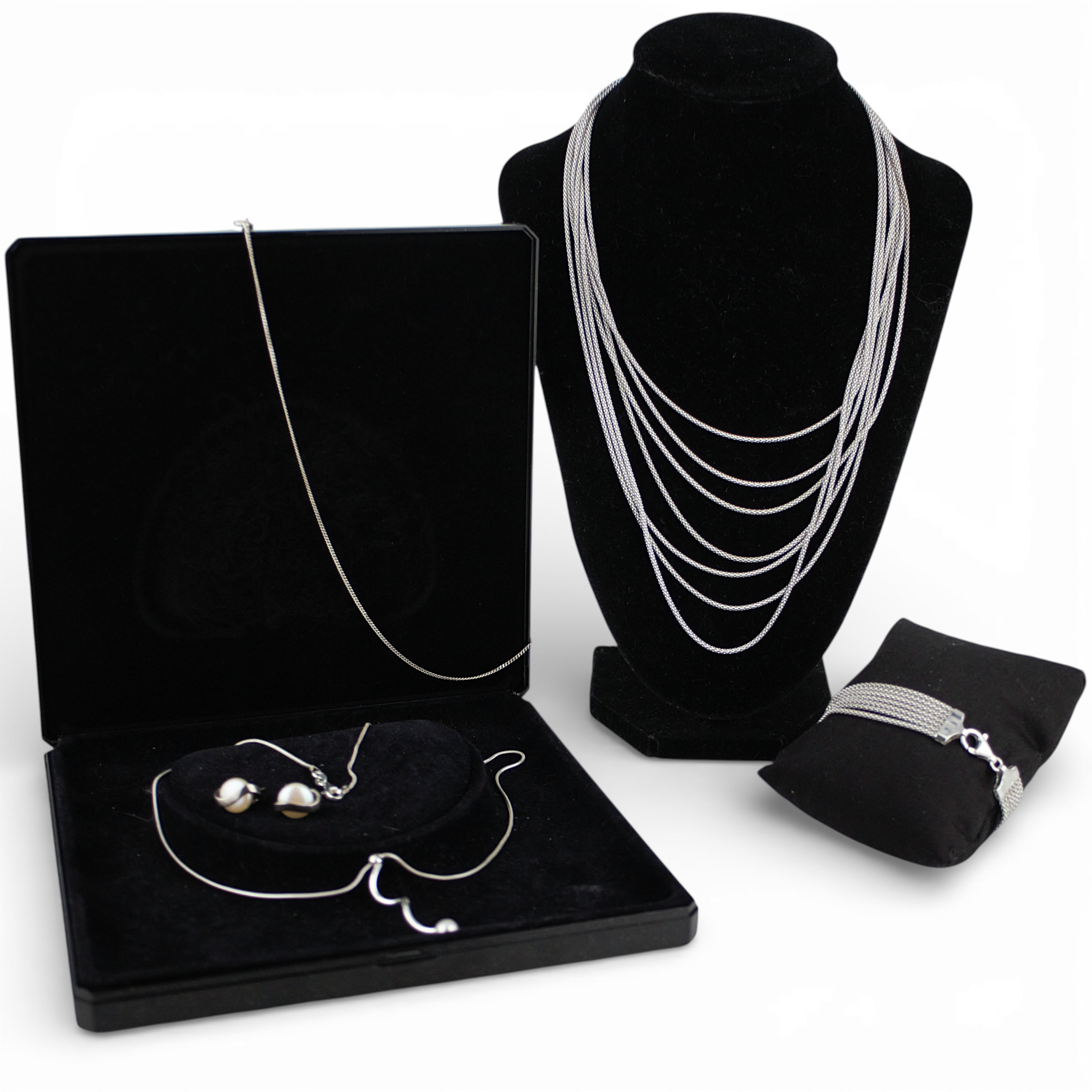 HALSBAND, ARMBAND och ÖRHÄNGEN, 7 delar, silver, nutida.