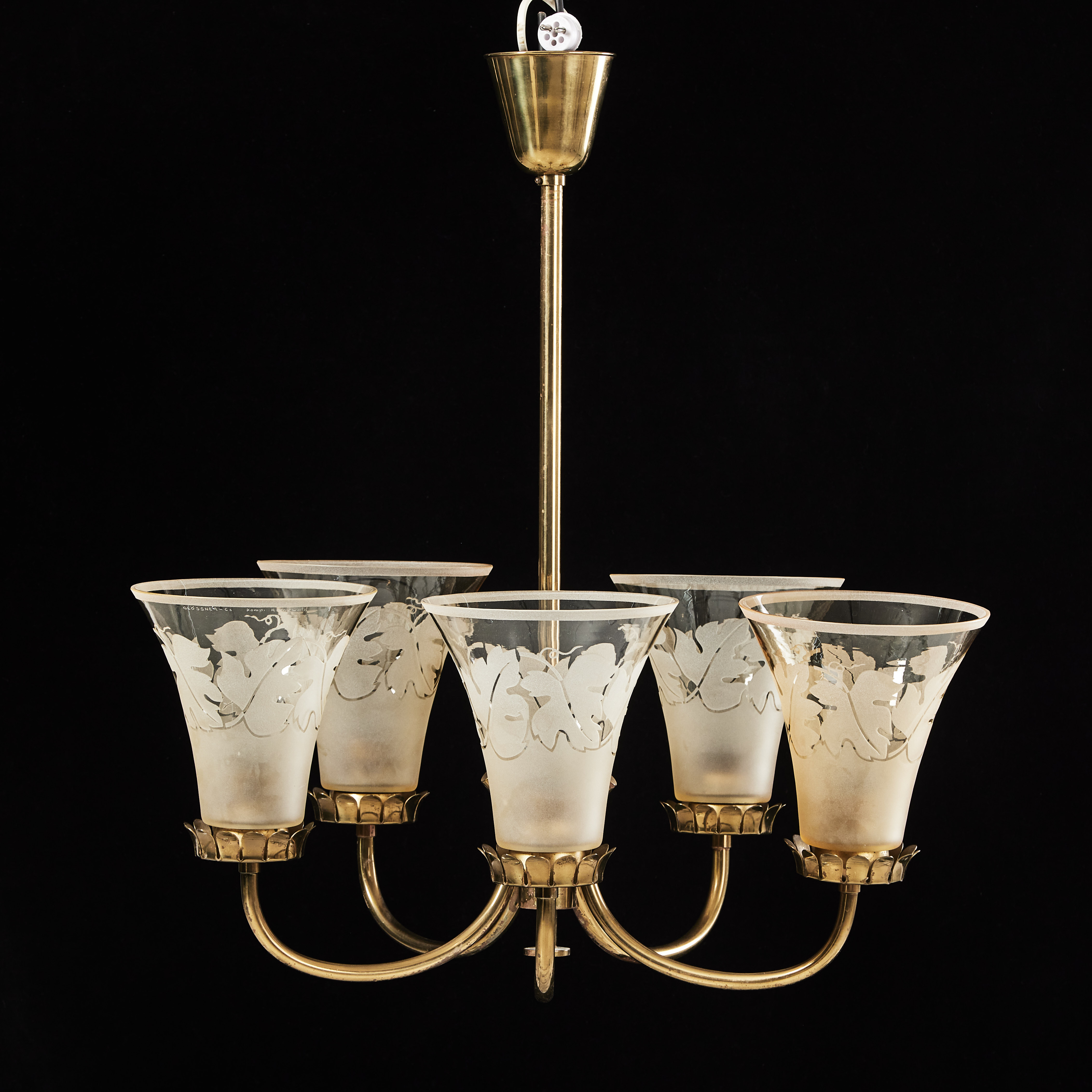 TAKARMATUR, 1900-talets mitt, sign Glössner och Co, Hegewald, stomme i mässing, 5 glaskupor med blästrad dekor.