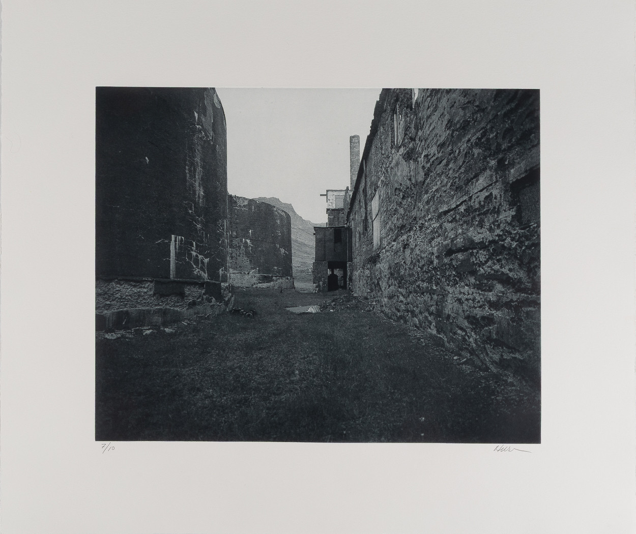 PATRICK HUSE (NORGE, FÖDD 1948). Kompositioner, 3 stycken, bl a industrimotiv, etsningar, oramade blad.