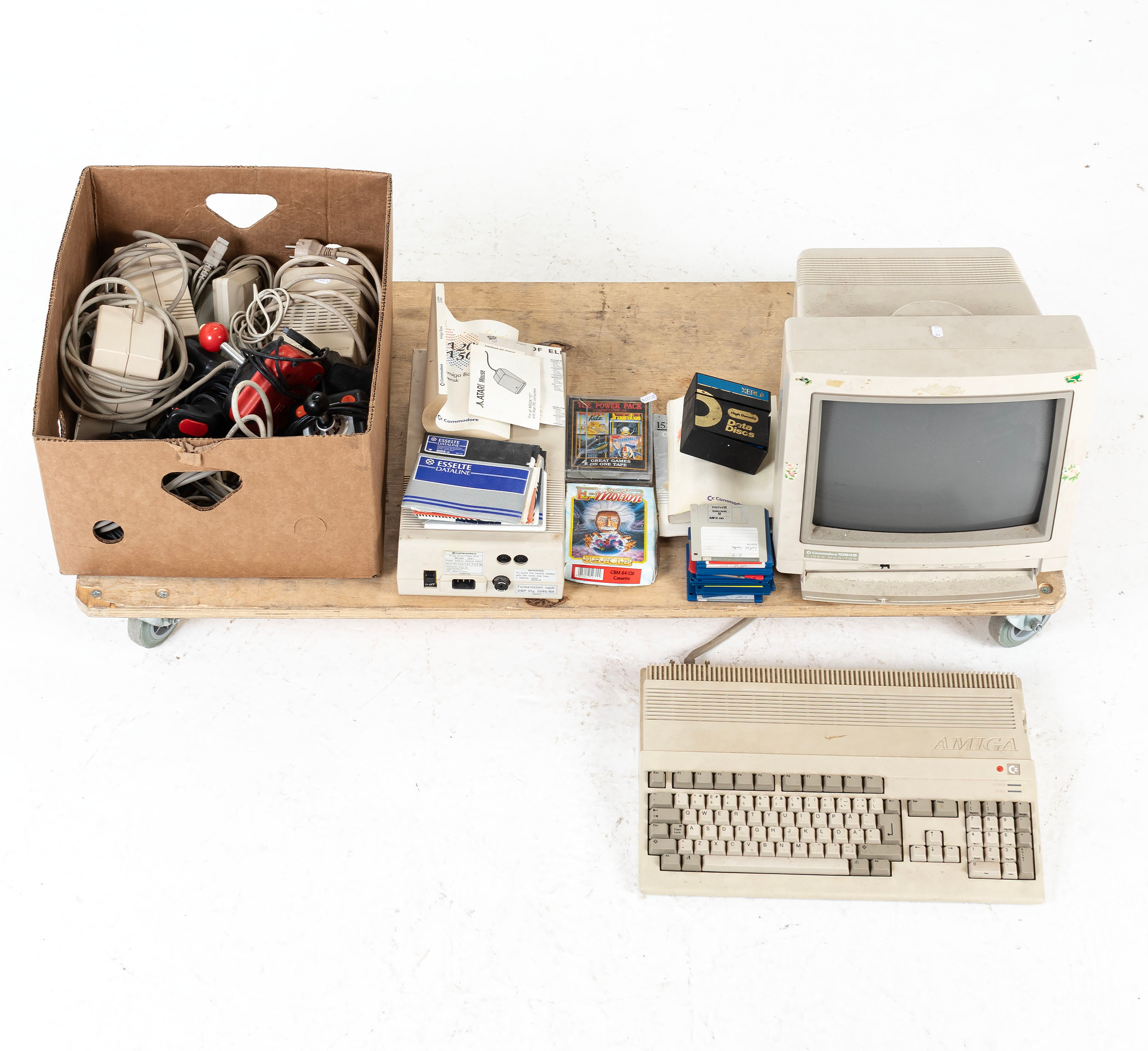 DATOR, med tillbehör, Commodore Amiga, 1980/90-tal.