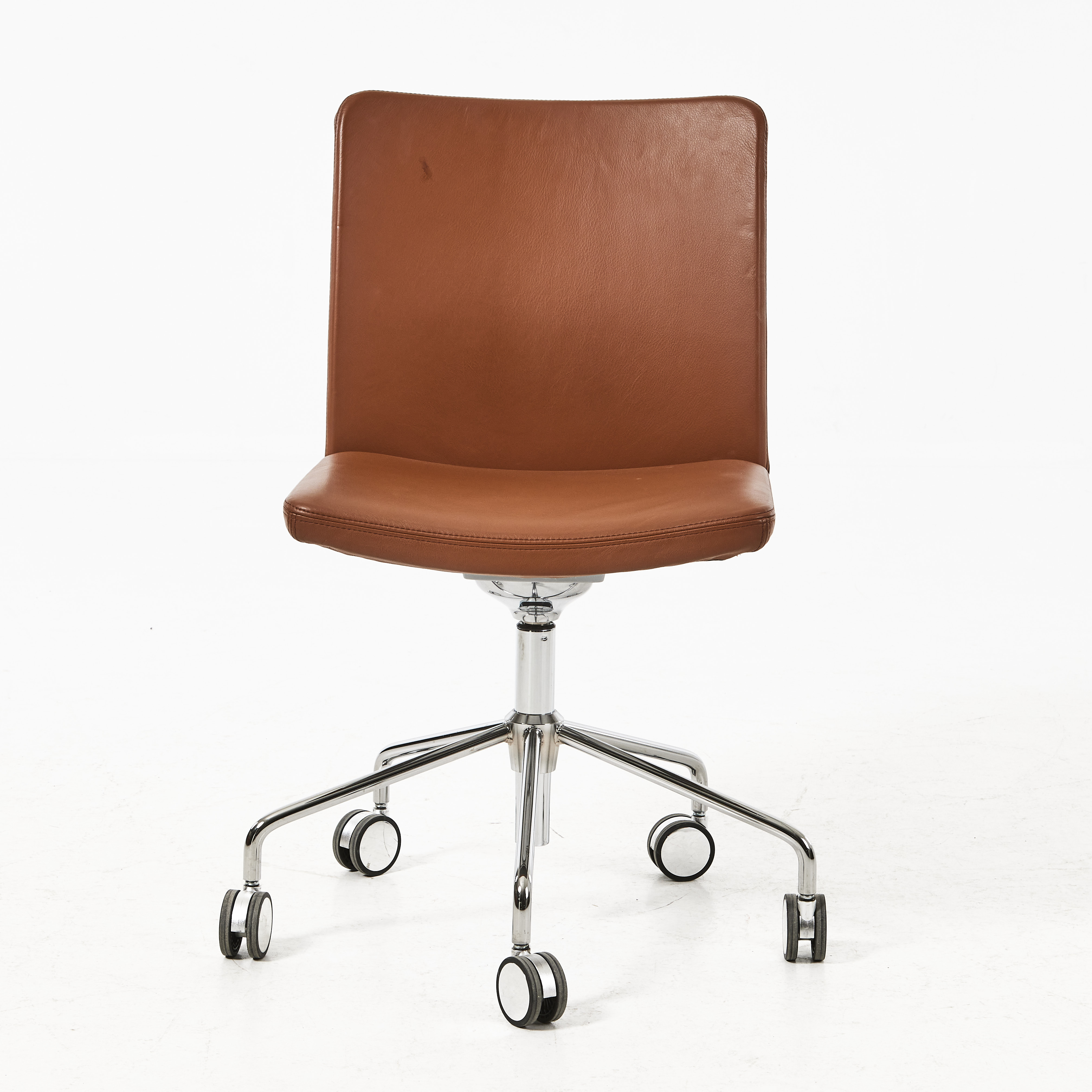 BROBERG & RIDDERSTRÅLE. konferensstol, modell "Stella", för Swedese, kromat stål och läder.