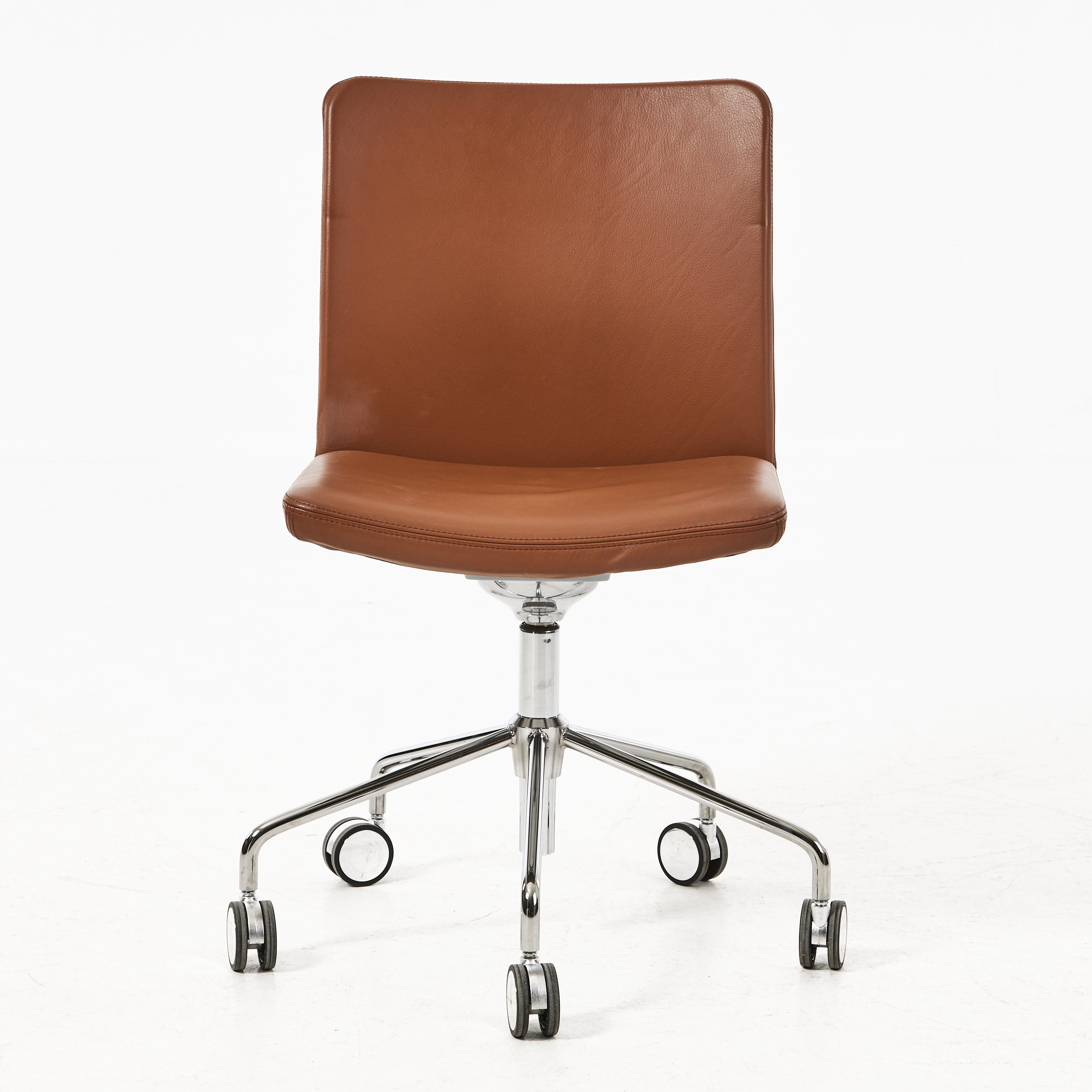 BROBERG & RIDDERSTRÅLE. konferensstol, modell "Stella", för Swedese, kromat stål och läder.