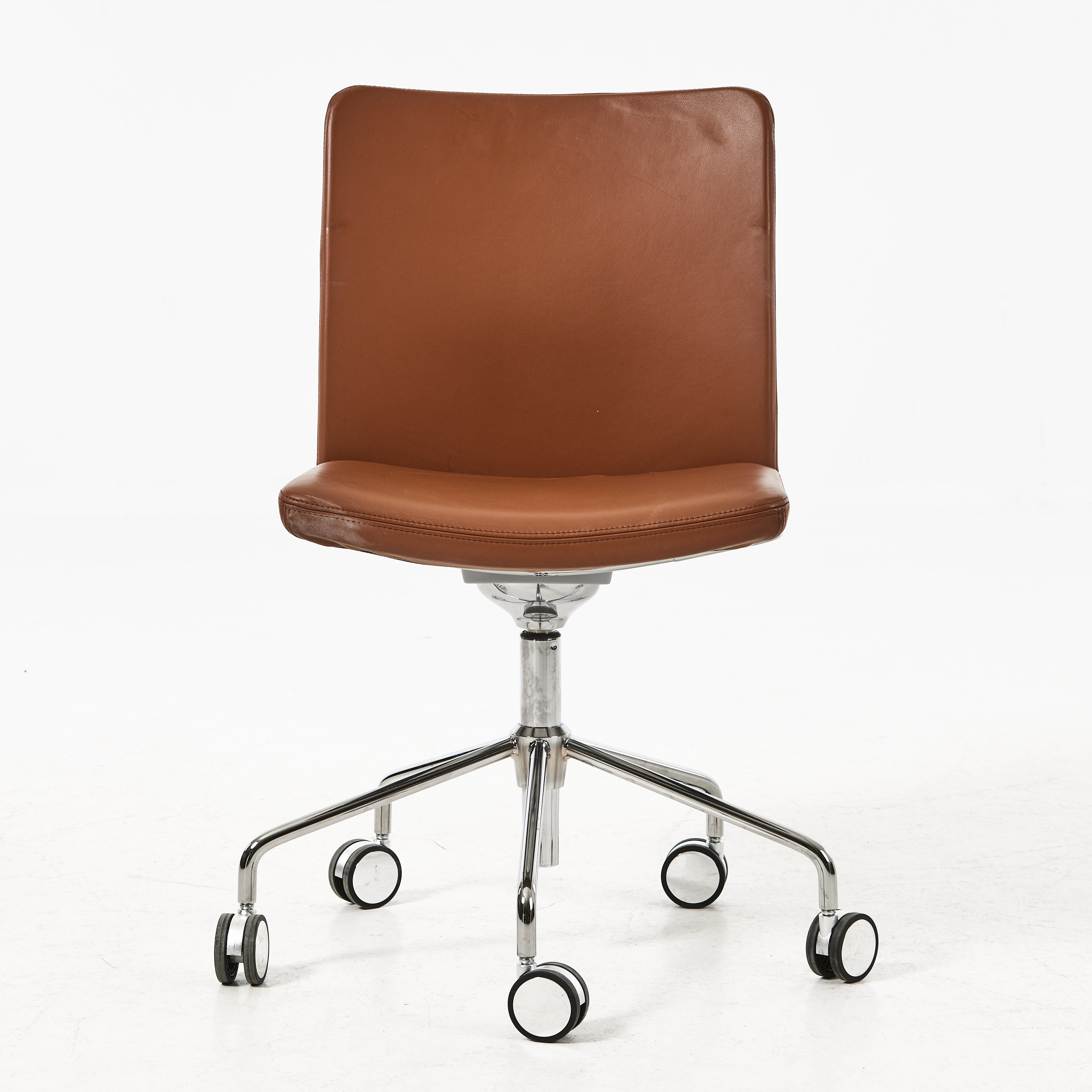 BROBERG & RIDDERSTRÅLE. konferensstol, modell "Stella", för Swedese, kromat stål och läder.