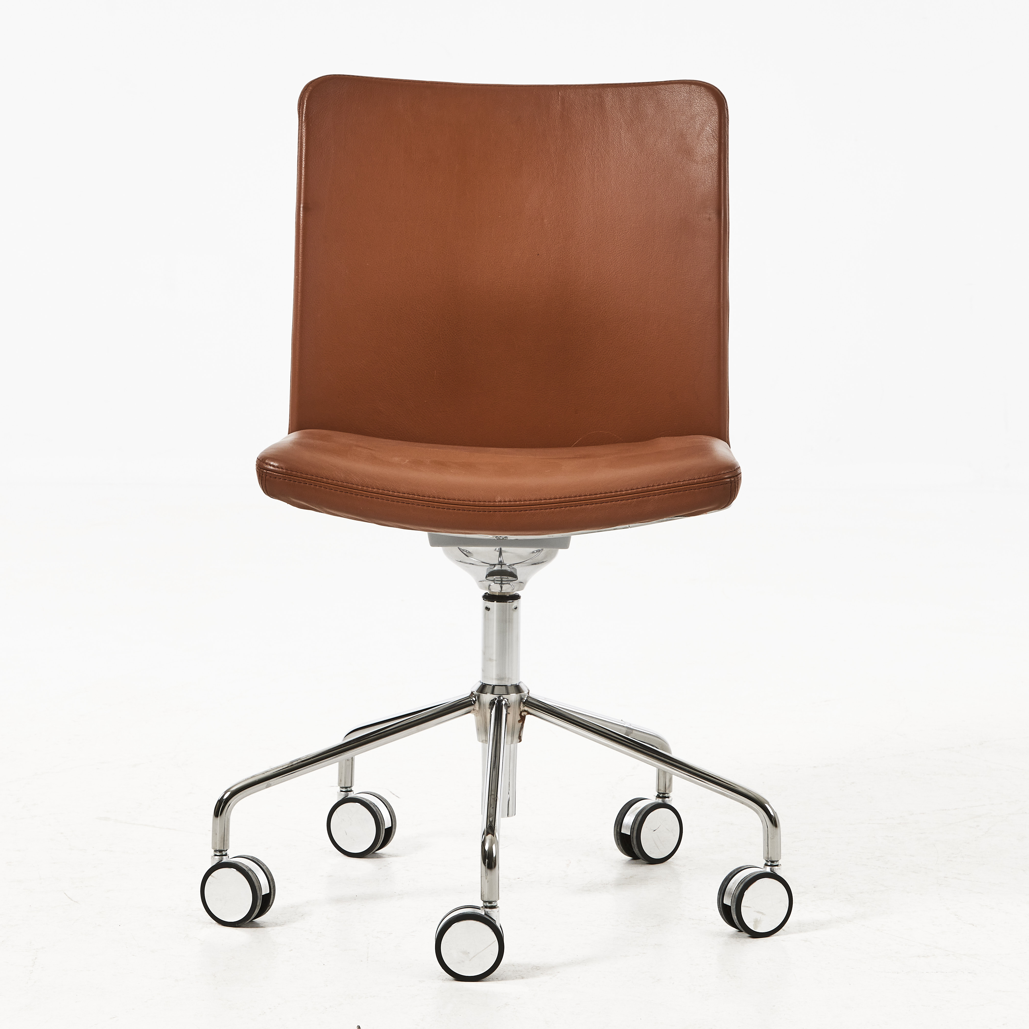 BROBERG & RIDDERSTRÅLE. konferensstol, modell "Stella", för Swedese, kromat stål och läder.