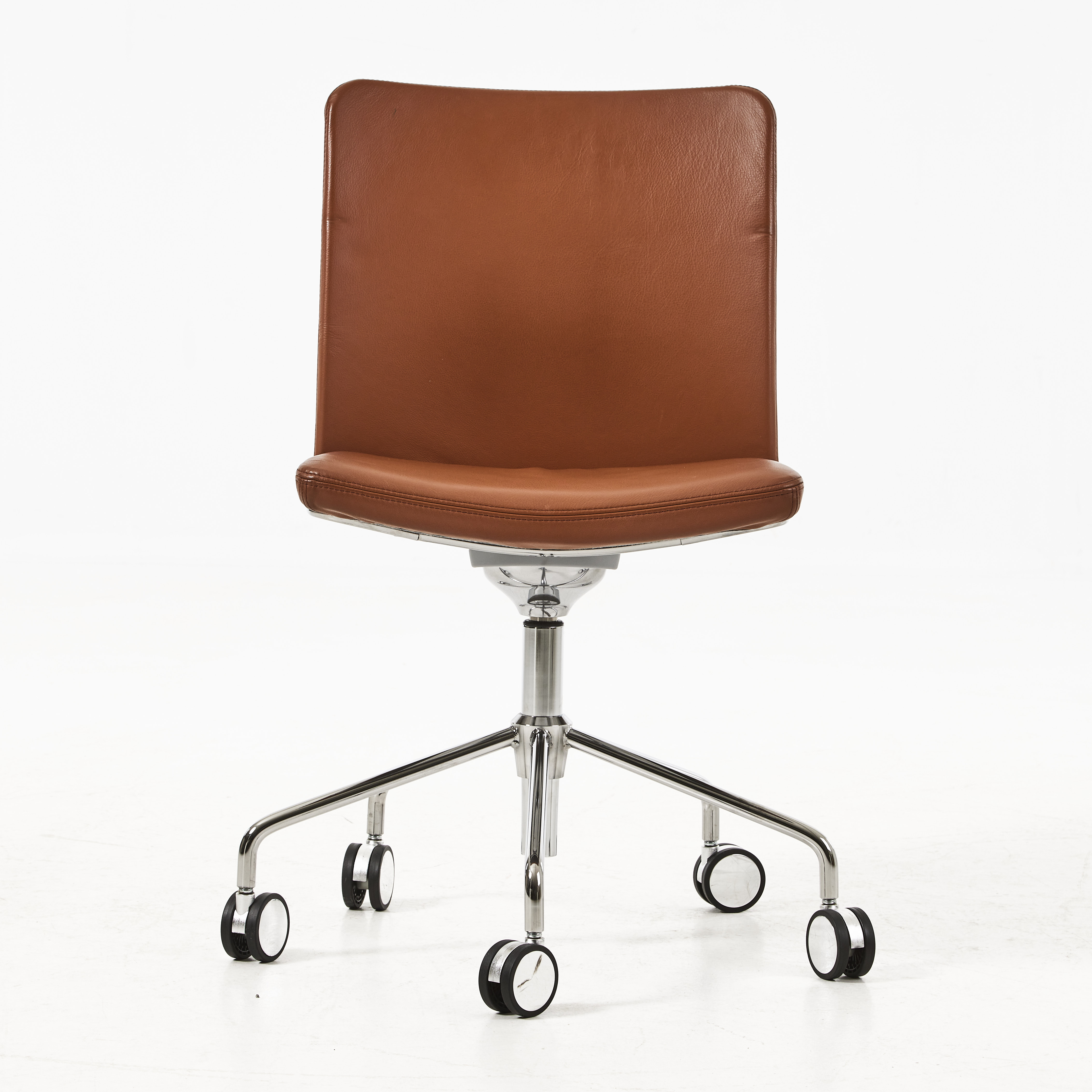 BROBERG & RIDDERSTRÅLE. konferensstol, modell "Stella", för Swedese, kromat stål och läder.