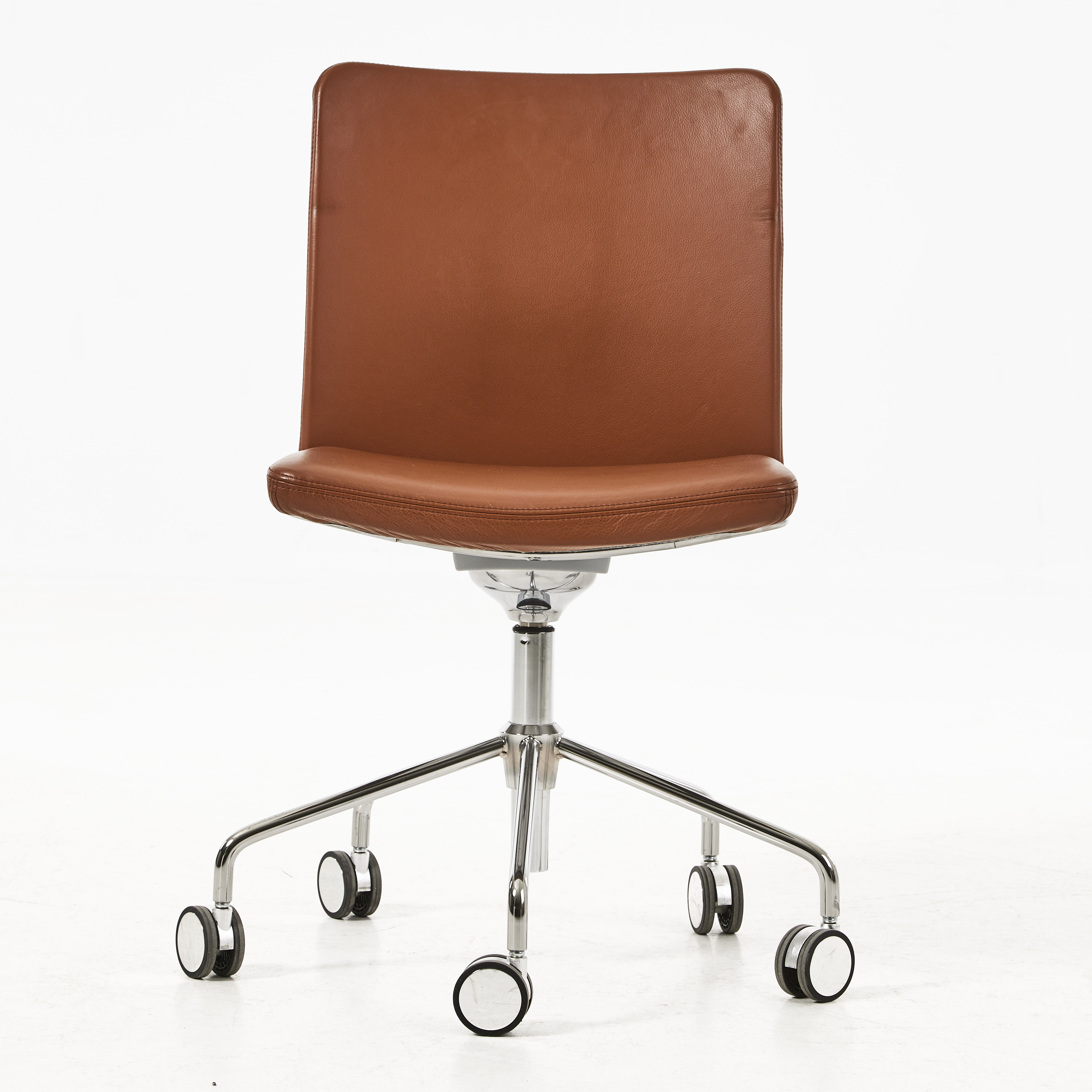 BROBERG & RIDDERSTRÅLE. konferensstol, modell "Stella", för Swedese, kromat stål och läder.