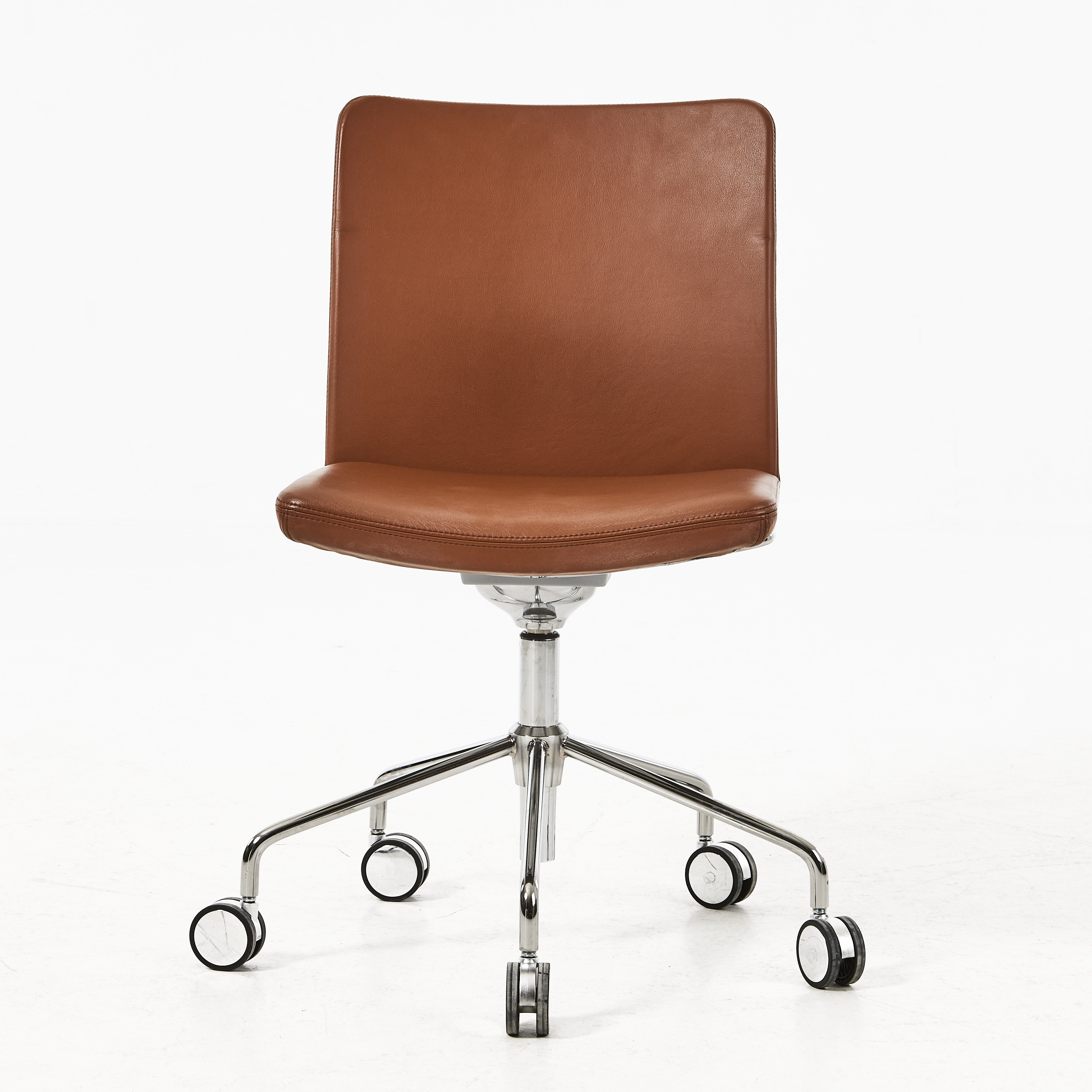 BROBERG & RIDDERSTRÅLE. konferensstol, modell "Stella", för Swedese, kromat stål och läder.