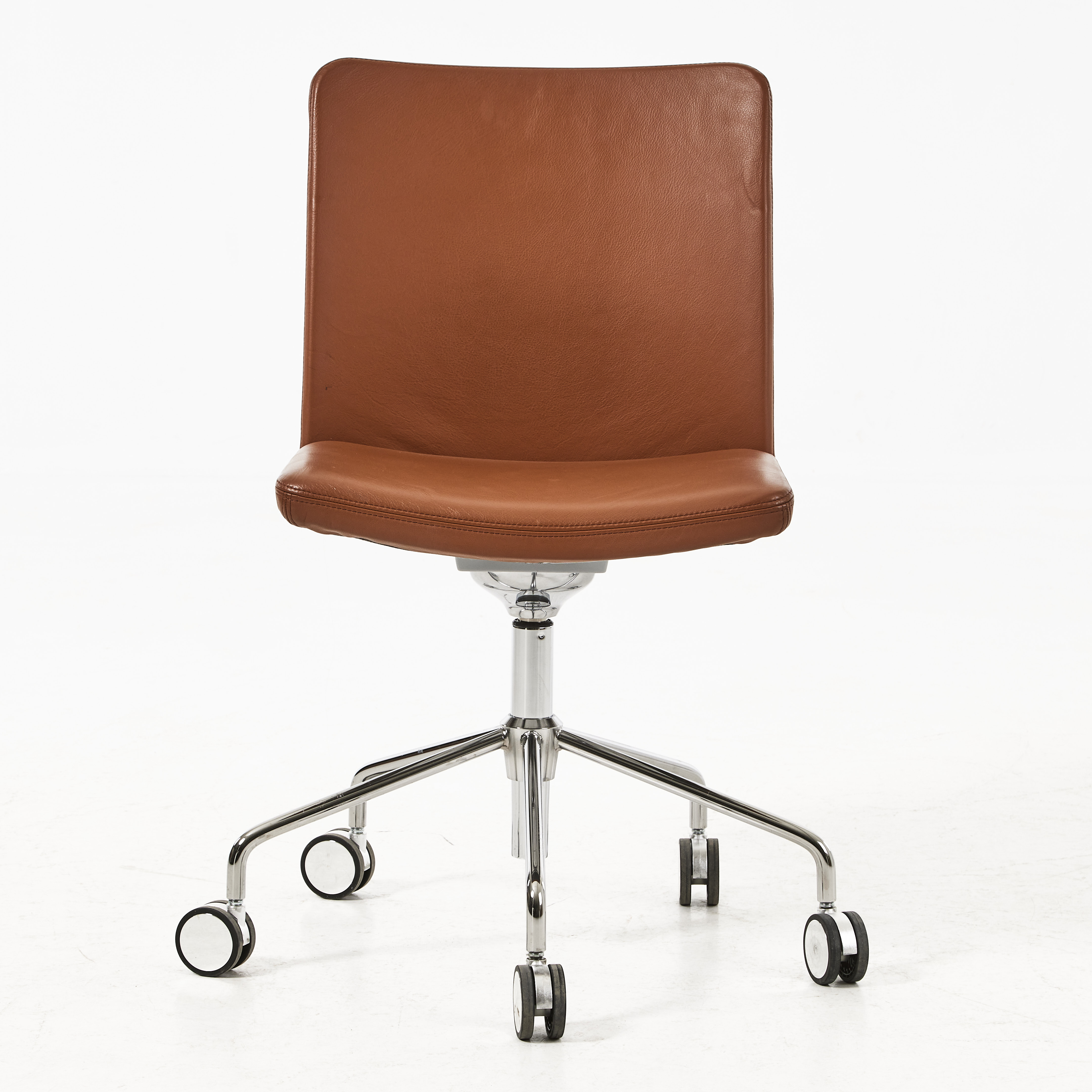 BROBERG & RIDDERSTRÅLE. konferensstol, modell "Stella", för Swedese, kromat stål och läder.