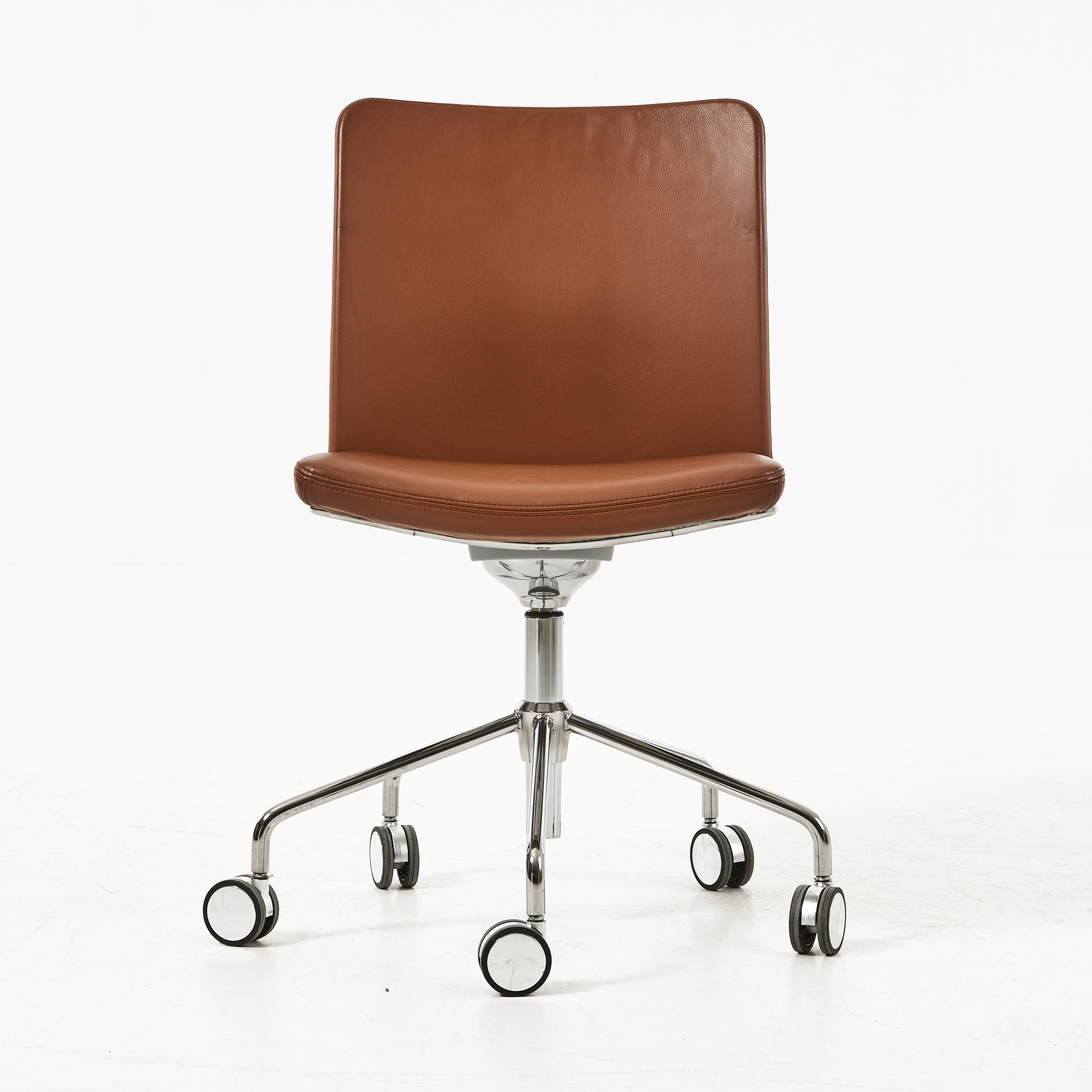 BROBERG & RIDDERSTRÅLE. konferensstol, modell "Stella", för Swedese, kromat stål och läder.