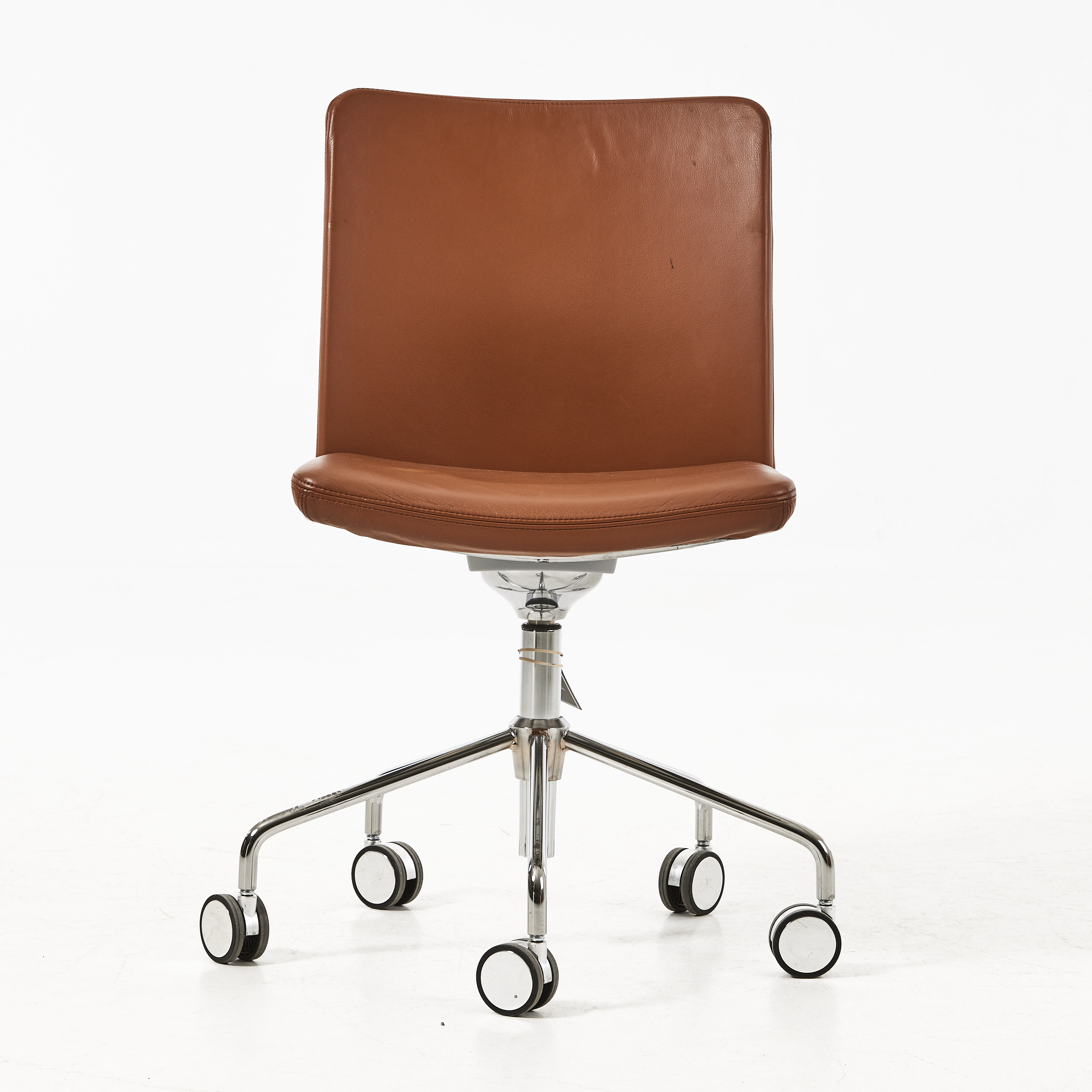 BROBERG & RIDDERSTRÅLE. konferensstol, modell "Stella", för Swedese, kromat stål och läder.