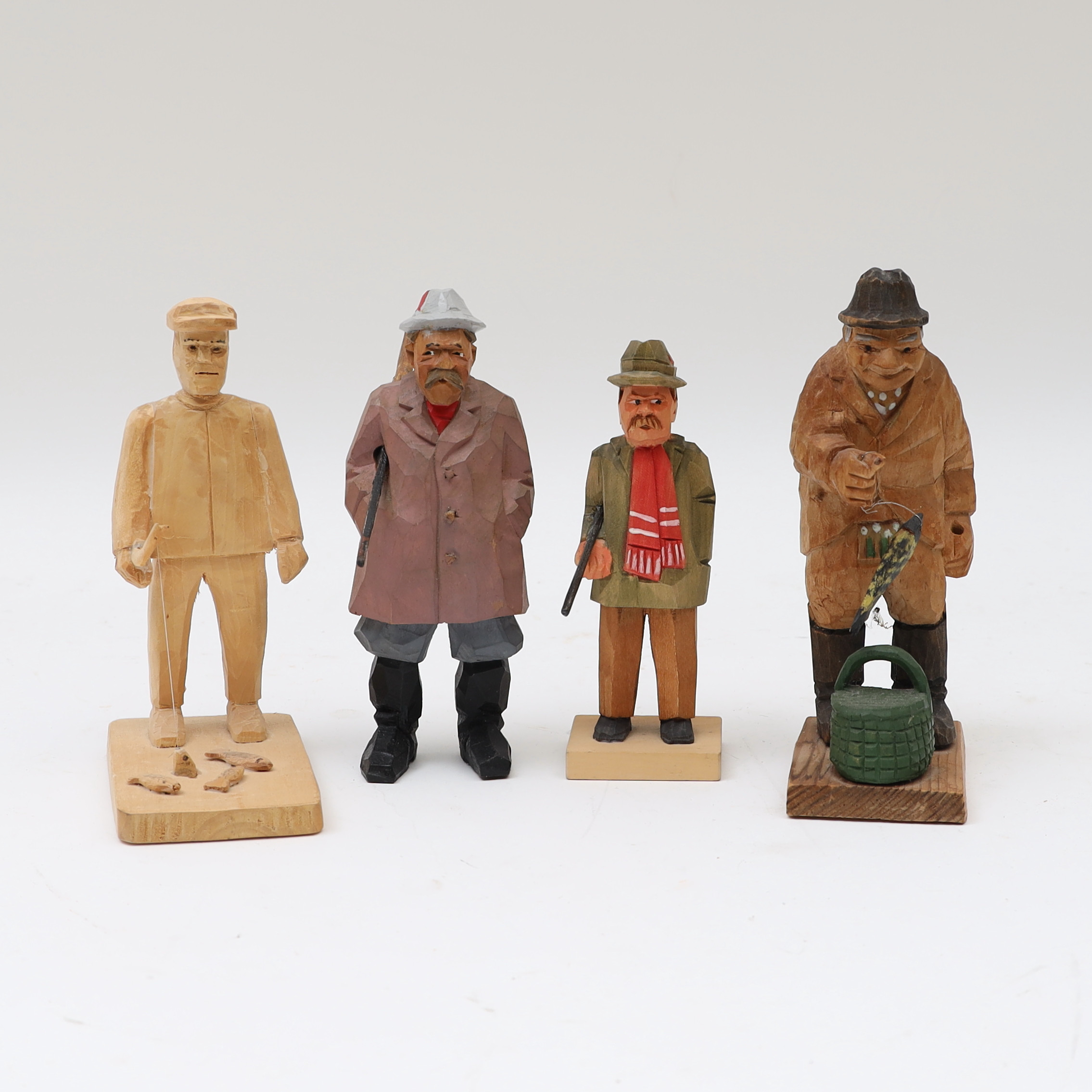 Träfigurer, 4 stycken,Bland annat signerad Georg bokström 1987.
