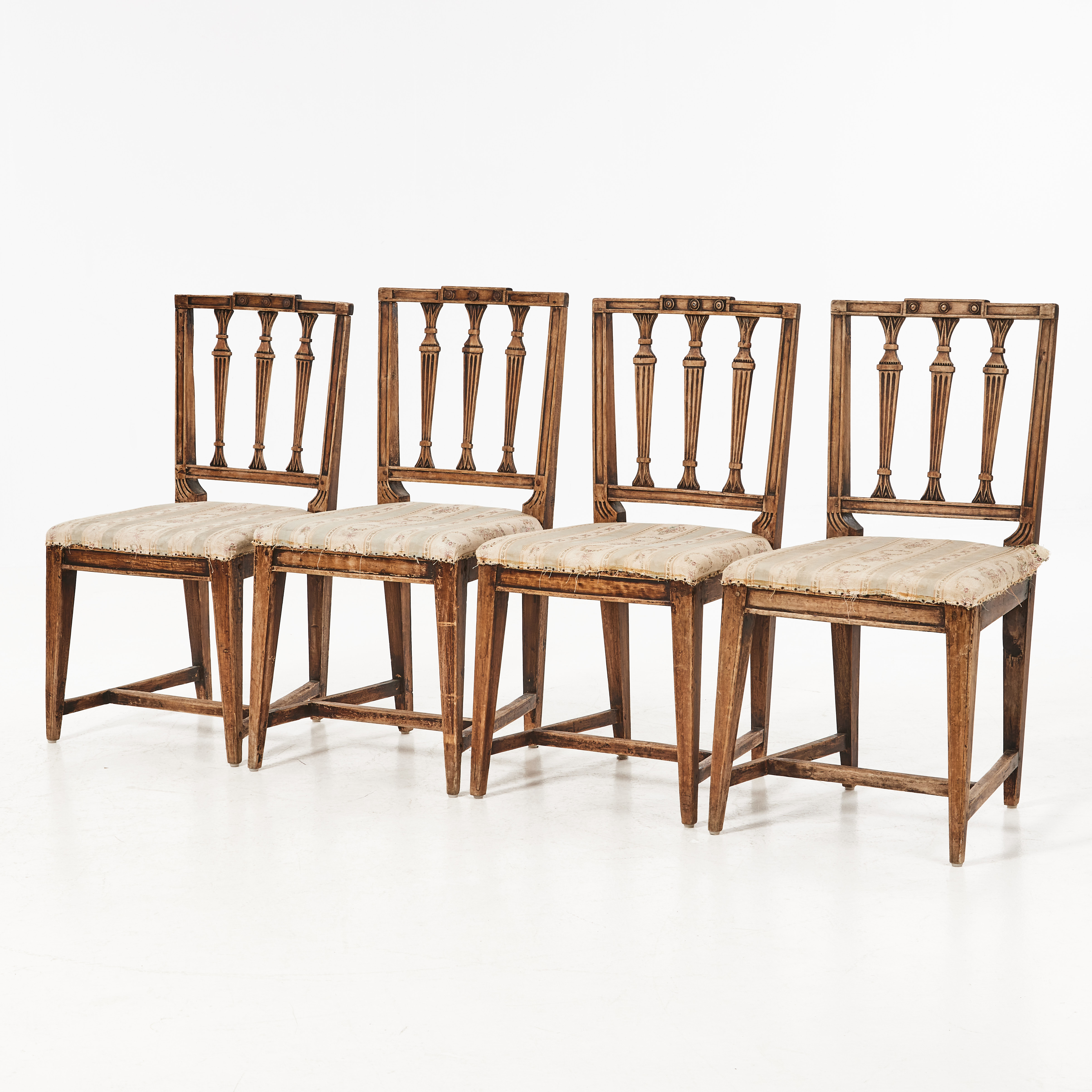 STOLAR, 4 st, gustavianska, 1800-talets början björk, rygg med pilastrar, släta ben.