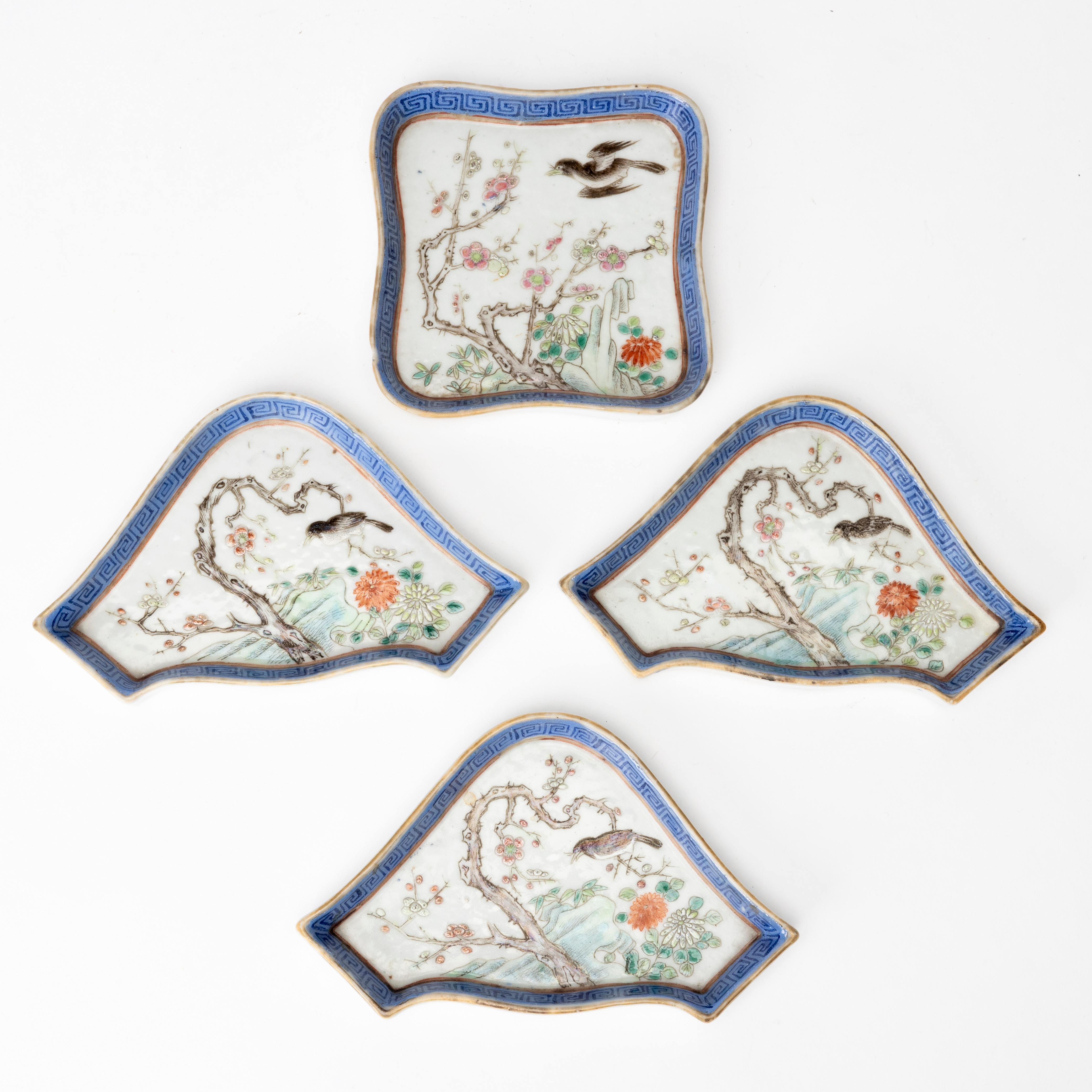 KABARÉ, 4 delar, porslin, Kina, omkring 1900.