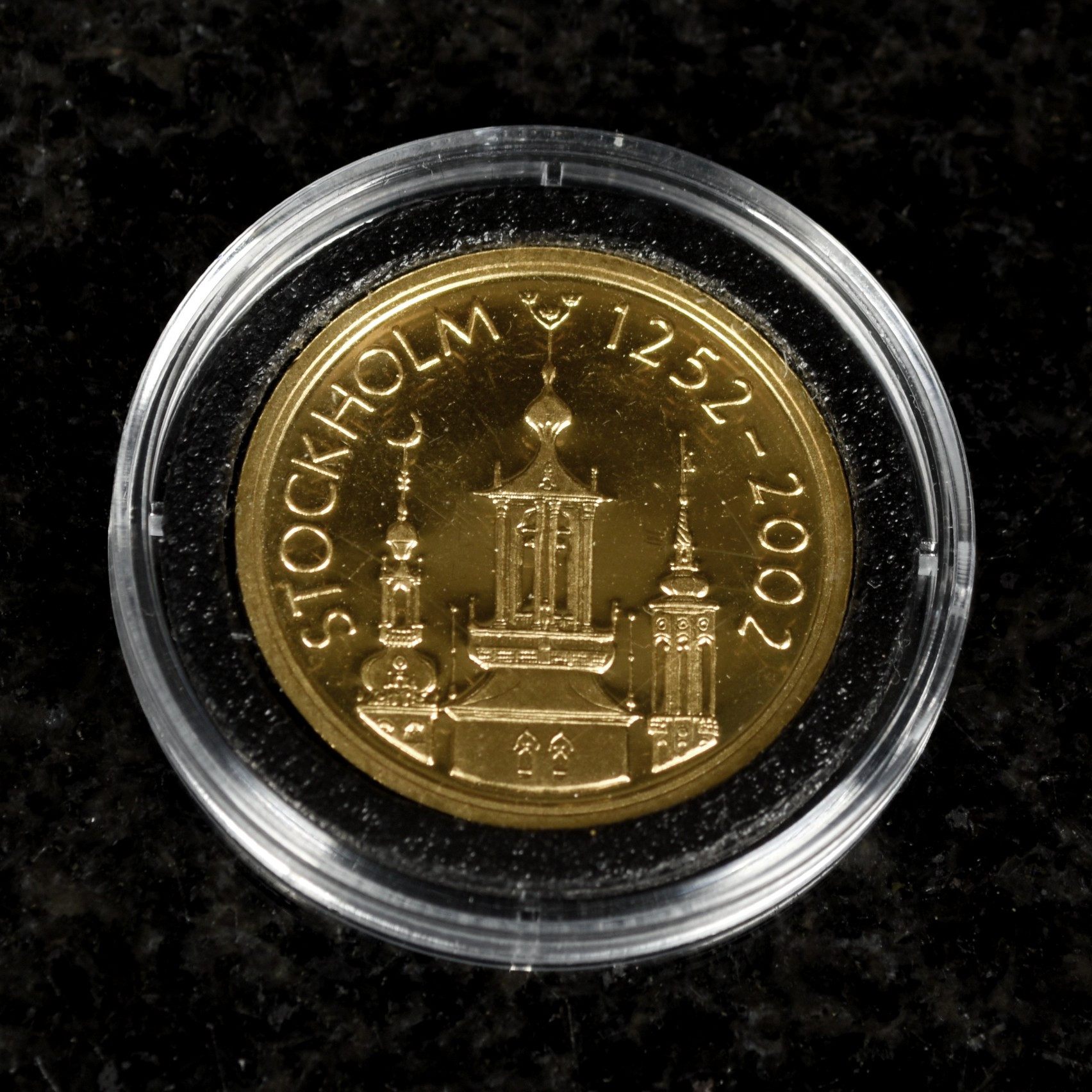 MYNT 21,6K guld, 2000 kr, Minnesmynt Stockholm 750 år 1252-2002.