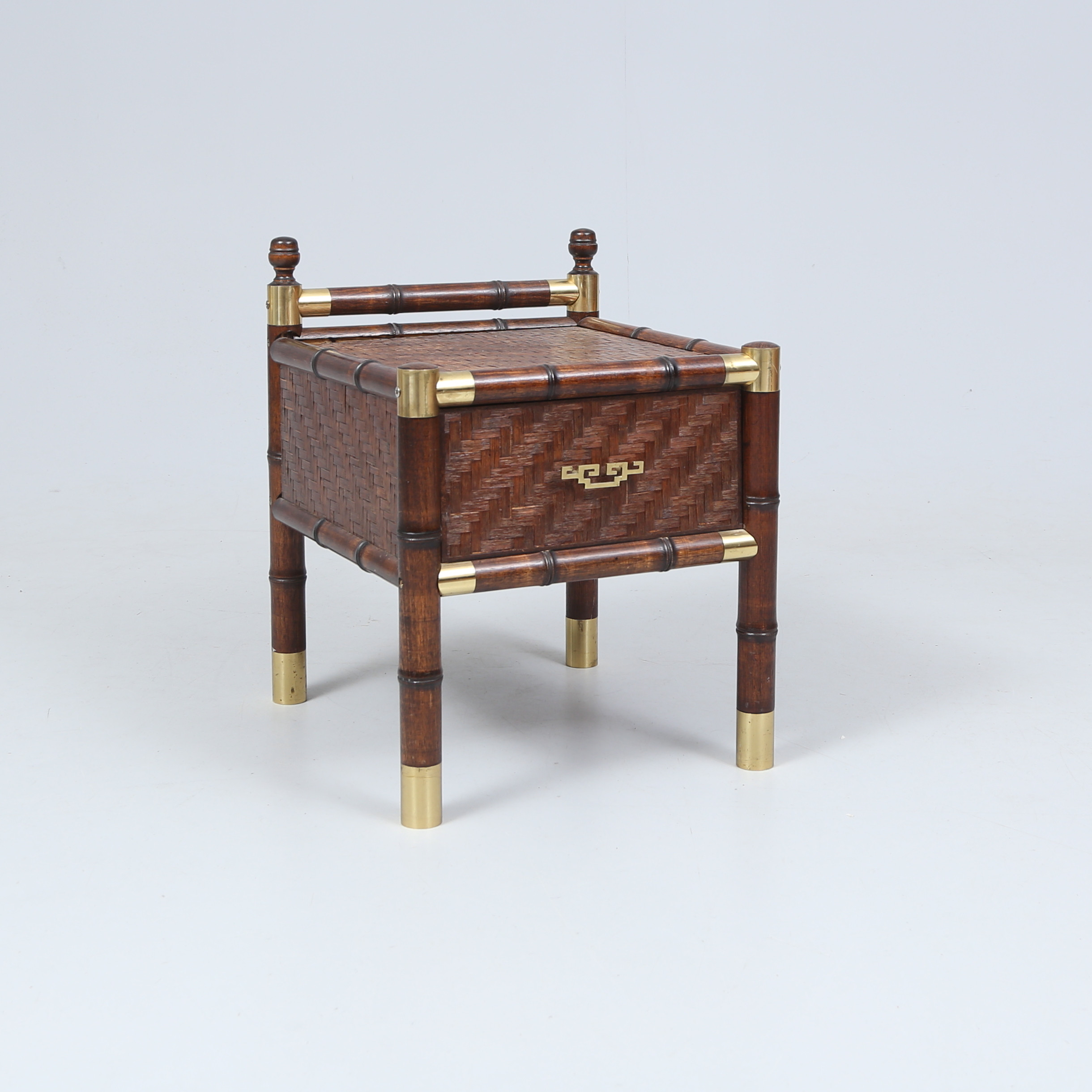 SÄNGBORD, rotting och trä, orientalisk stil, 1900-talets andra hälft.