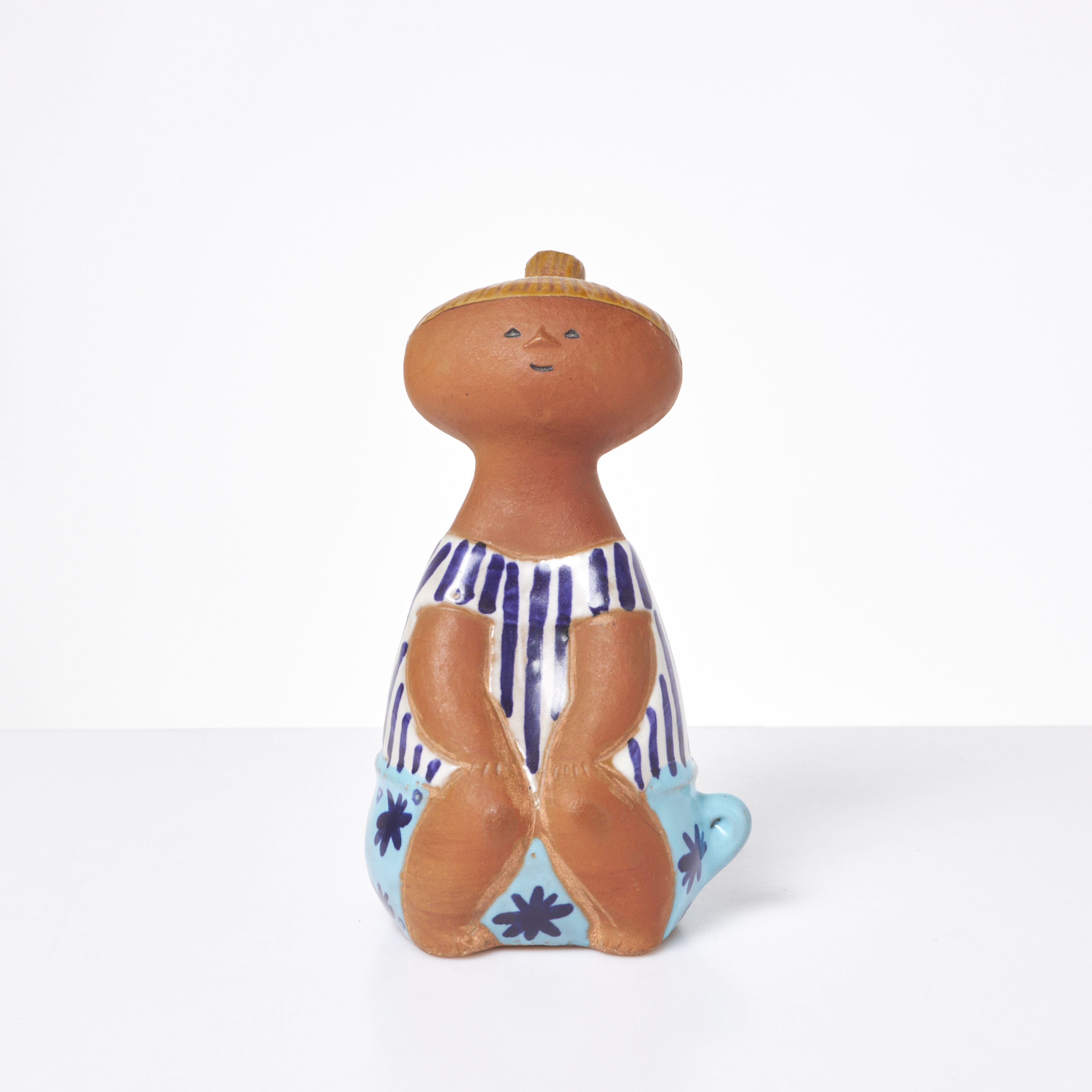 LISA LARSON. Figurin, "Lotta", glaserat stengods, Gustavsberg, ur serien "Larsons ungar", märkt undertill.