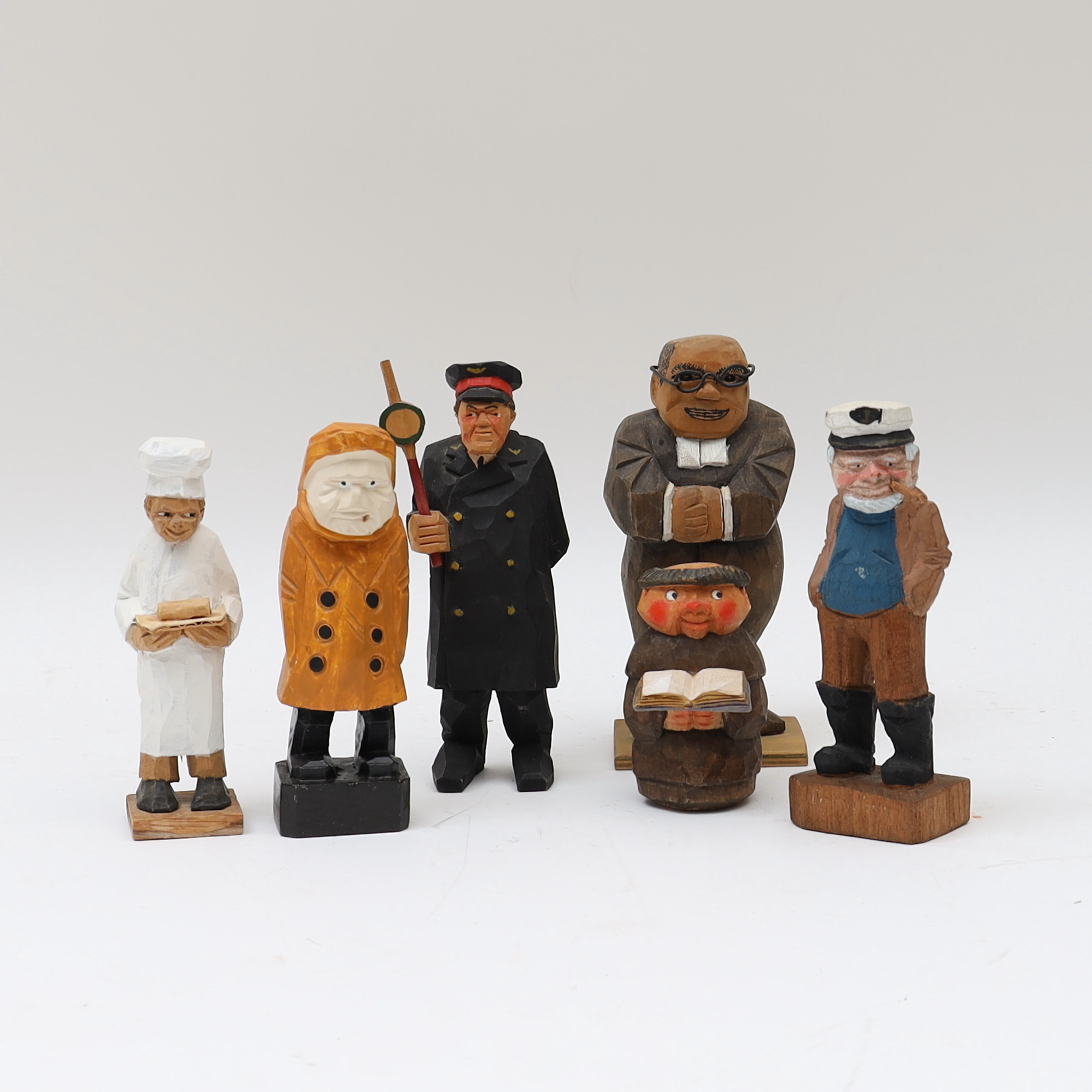 TRÄFIGURER, 6 stycken, präst, munk, soldat, kock, sjöman.