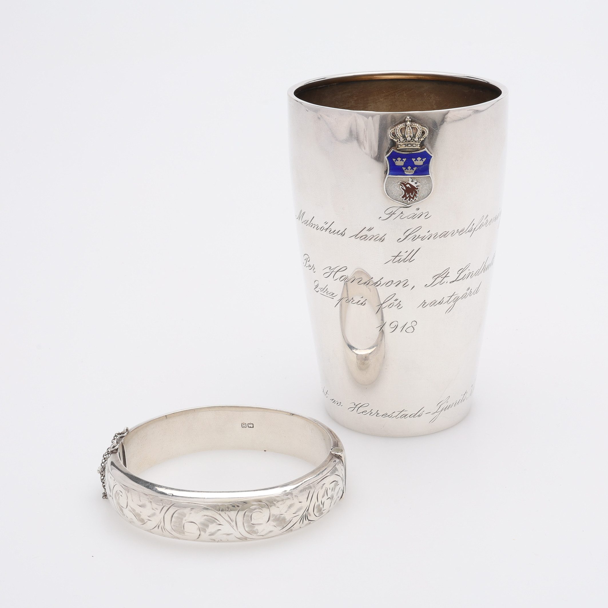 BÄGARE & ARMBAND, SILVER, TOTALT Ca. 117 g.