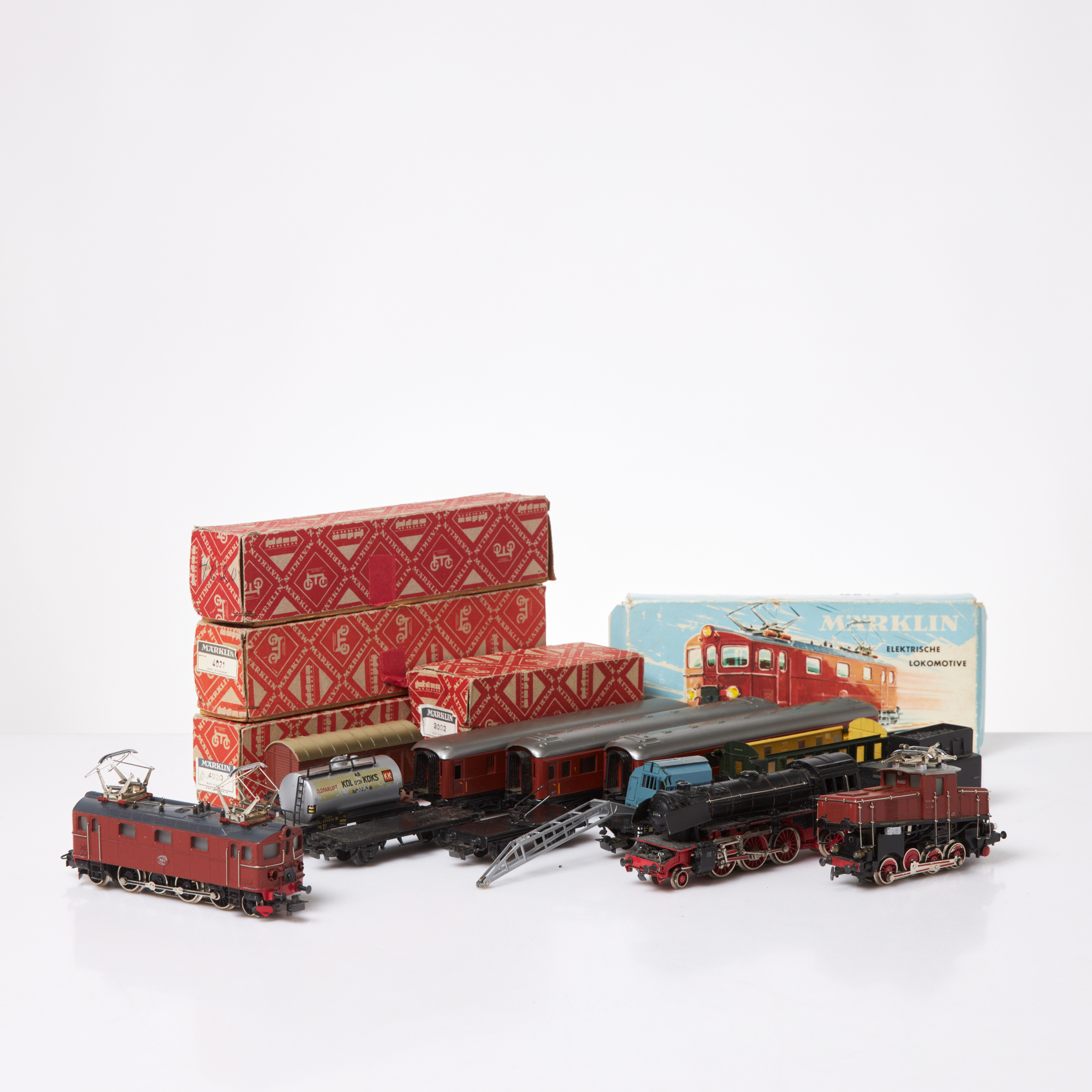 MÄRKLIN, 11+2 dlr, vagnar, bl.a. 4020 och 4021 samt MÄRKLIN 884.