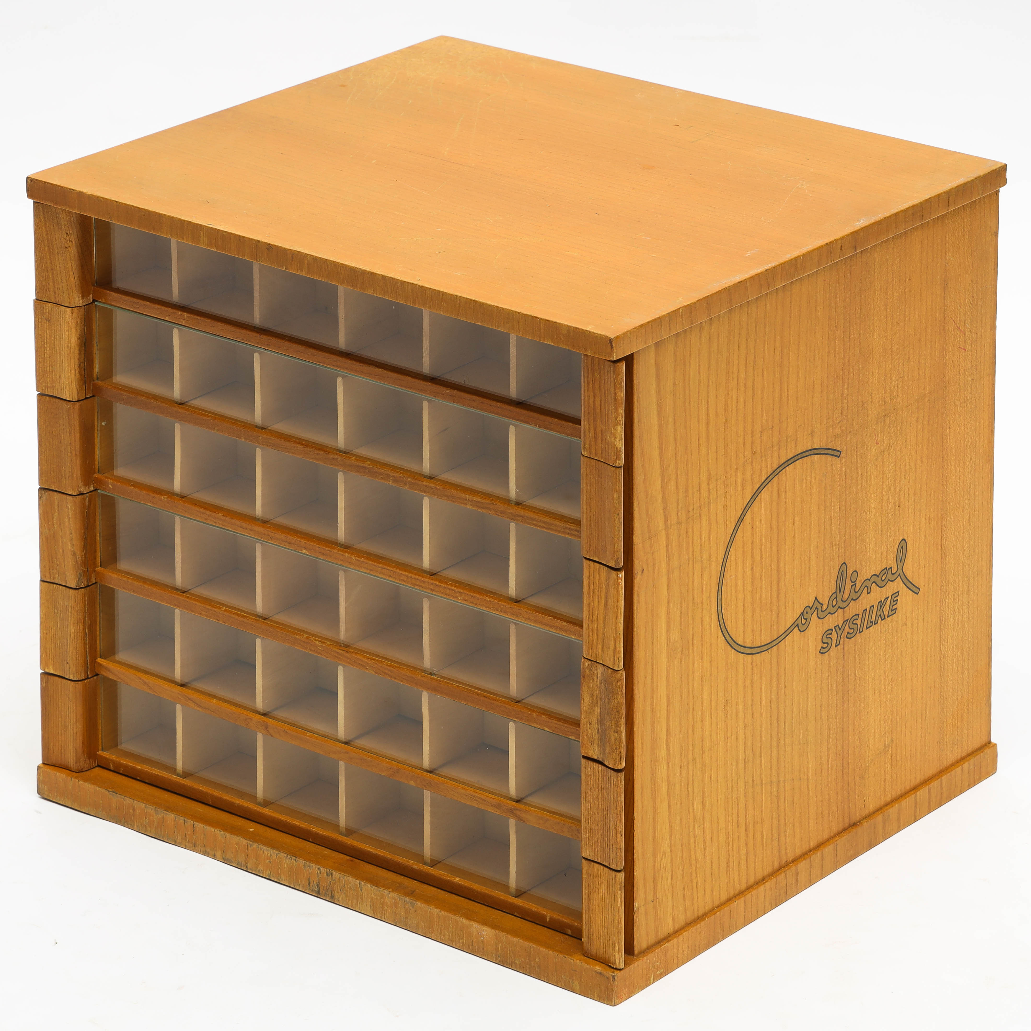 MONTERSKÅP, Cordinal Sysilke, 1900-talets mitt.