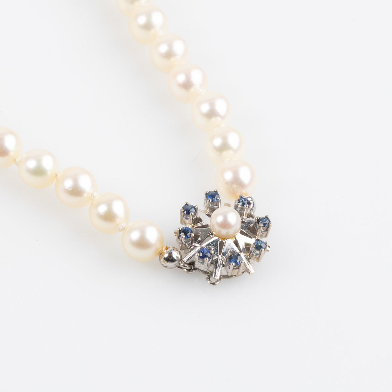 PÄRLCOLLIER, lås i 18K vitguld.