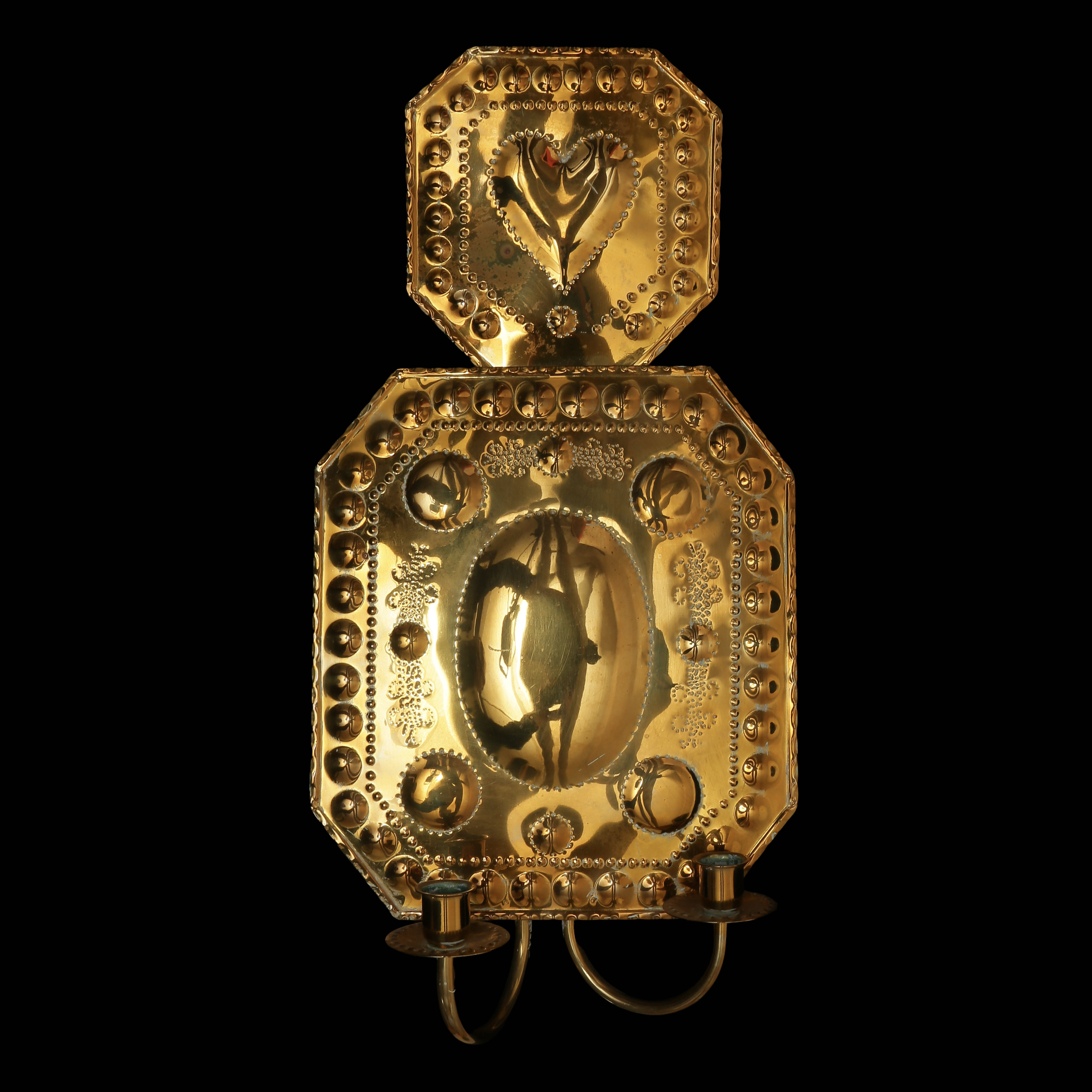 LJUSPLÅT, DUBBLA LJUSPIPOR, BAROCKSTIL, MÄSSING, 1900-TAL.