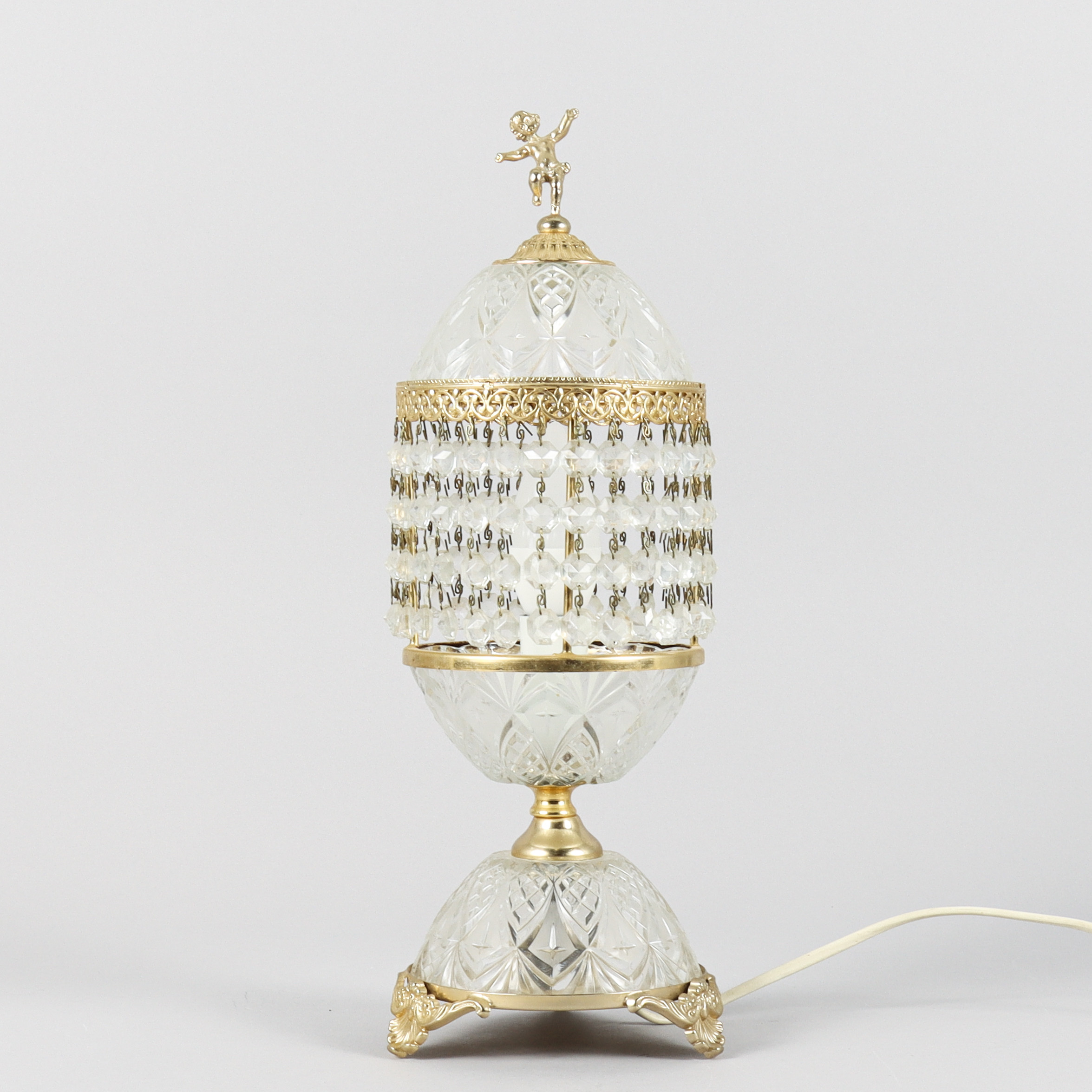 BORDSLAMPA med prismor.