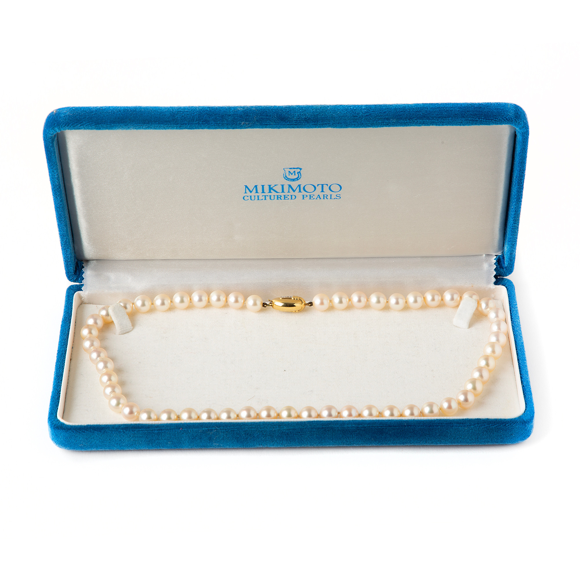 COLLIER, odlade pärlor, lås i 18K guld med åttkantslipade diamanter.