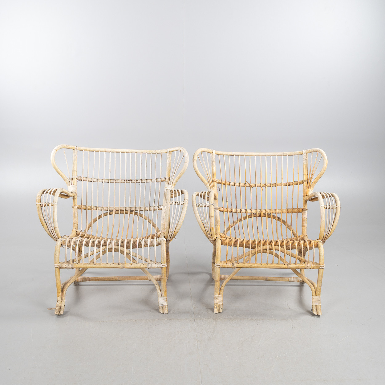 FÅTÖLJER, ett par, rotting, 1900-talets andra hälft.