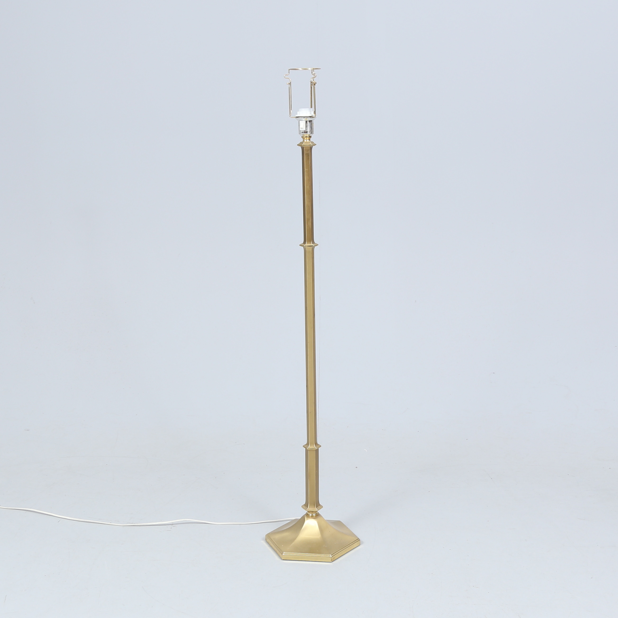 GOLVLAMPA, mässing, Aneta, 1900-talets andra hälft.