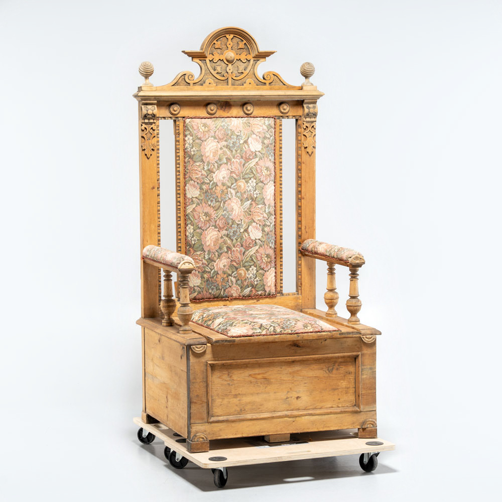 VÄXASÄNG I FORM AV SÄNGSTOL, allmogeinspirerad, ca 1900.