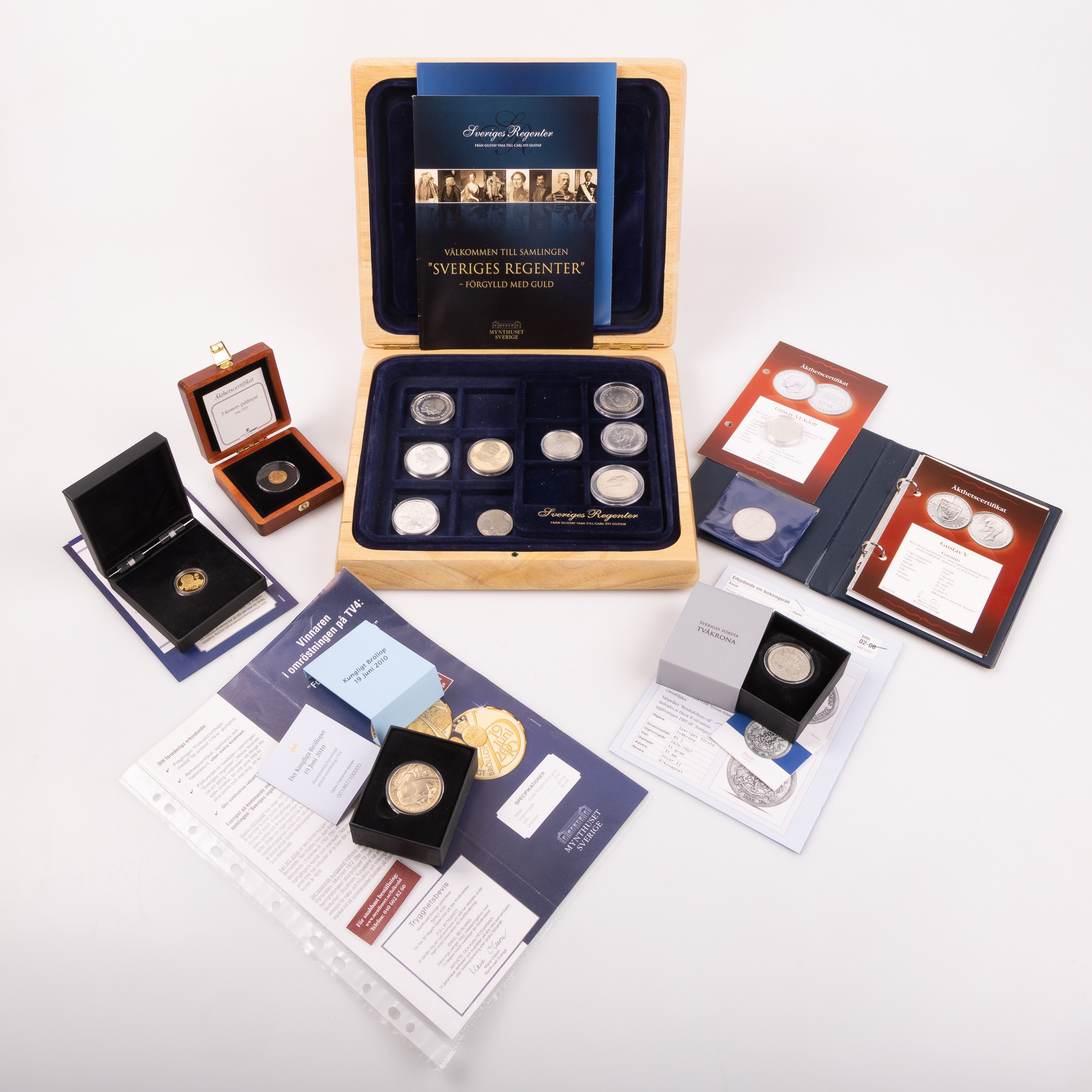 SAMLING MYNT & SEDLAR, silver och guld. bl.a från Mynthuset Sverige, "Sveriges Regenter", totalt 15mynt samt pärm med sedlar.