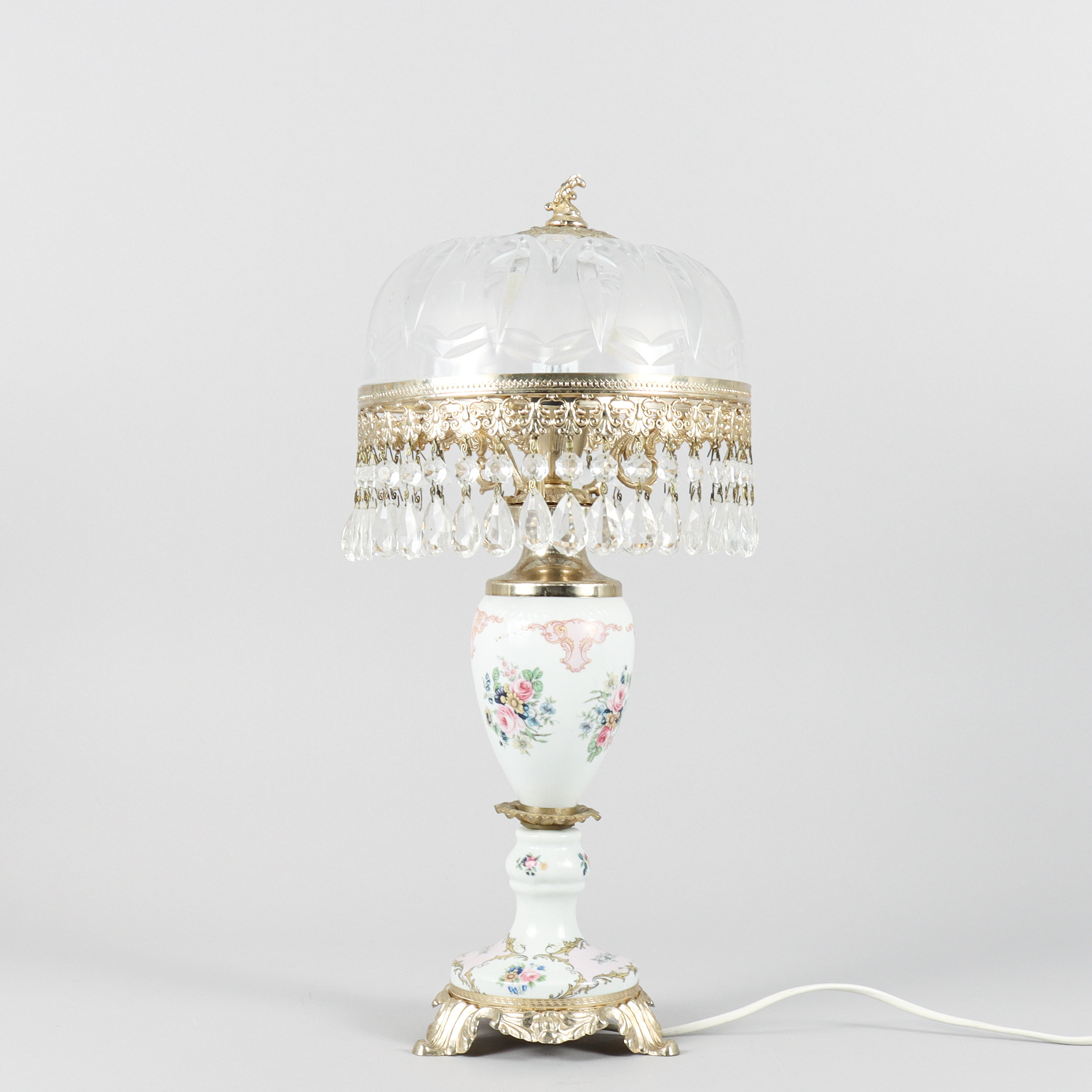 BORDSLAMPA porslin, glas och metall.