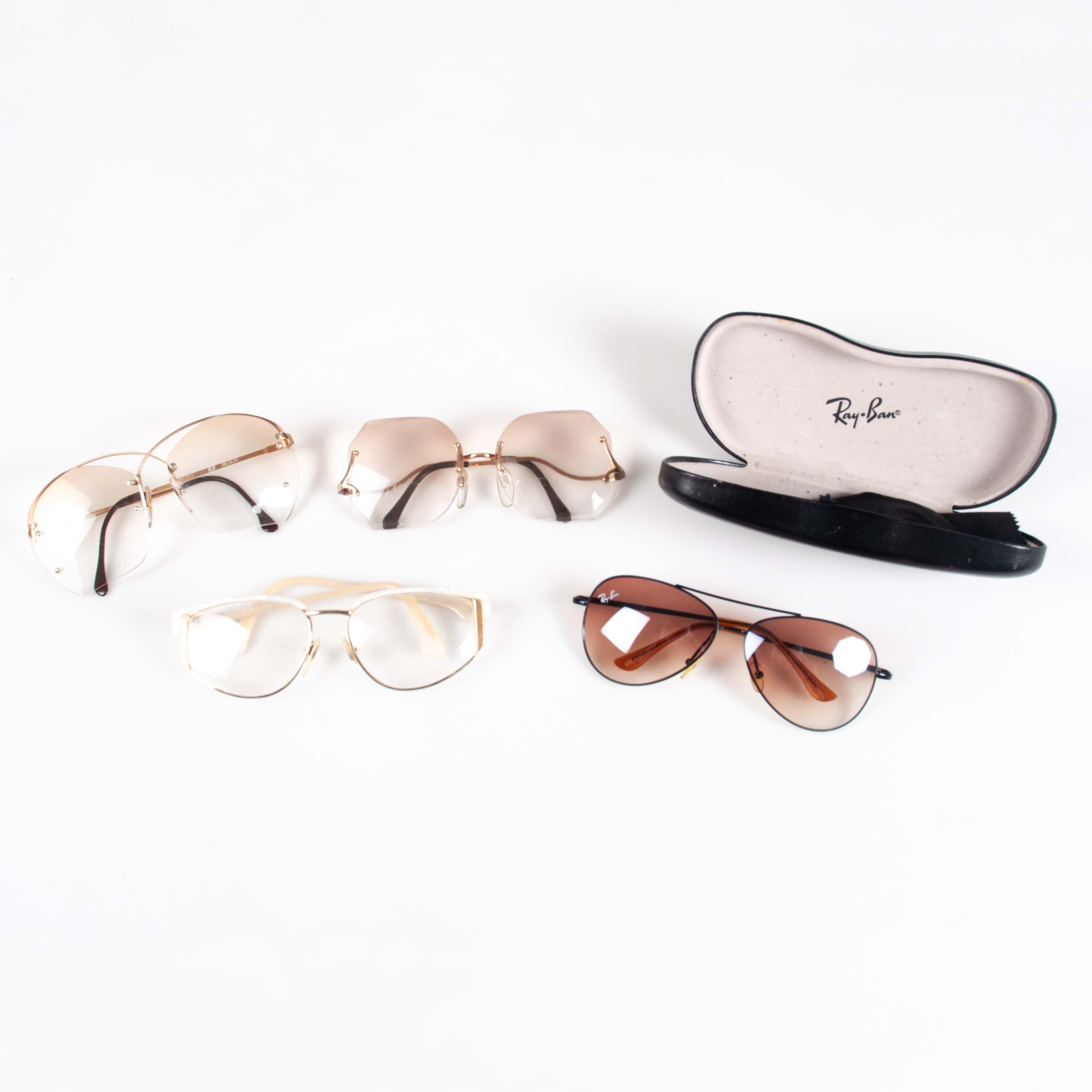 GLASÖGON SAMT SOLGLASÖGON 4 par, bland annat Lagerfeldt och ray ban.