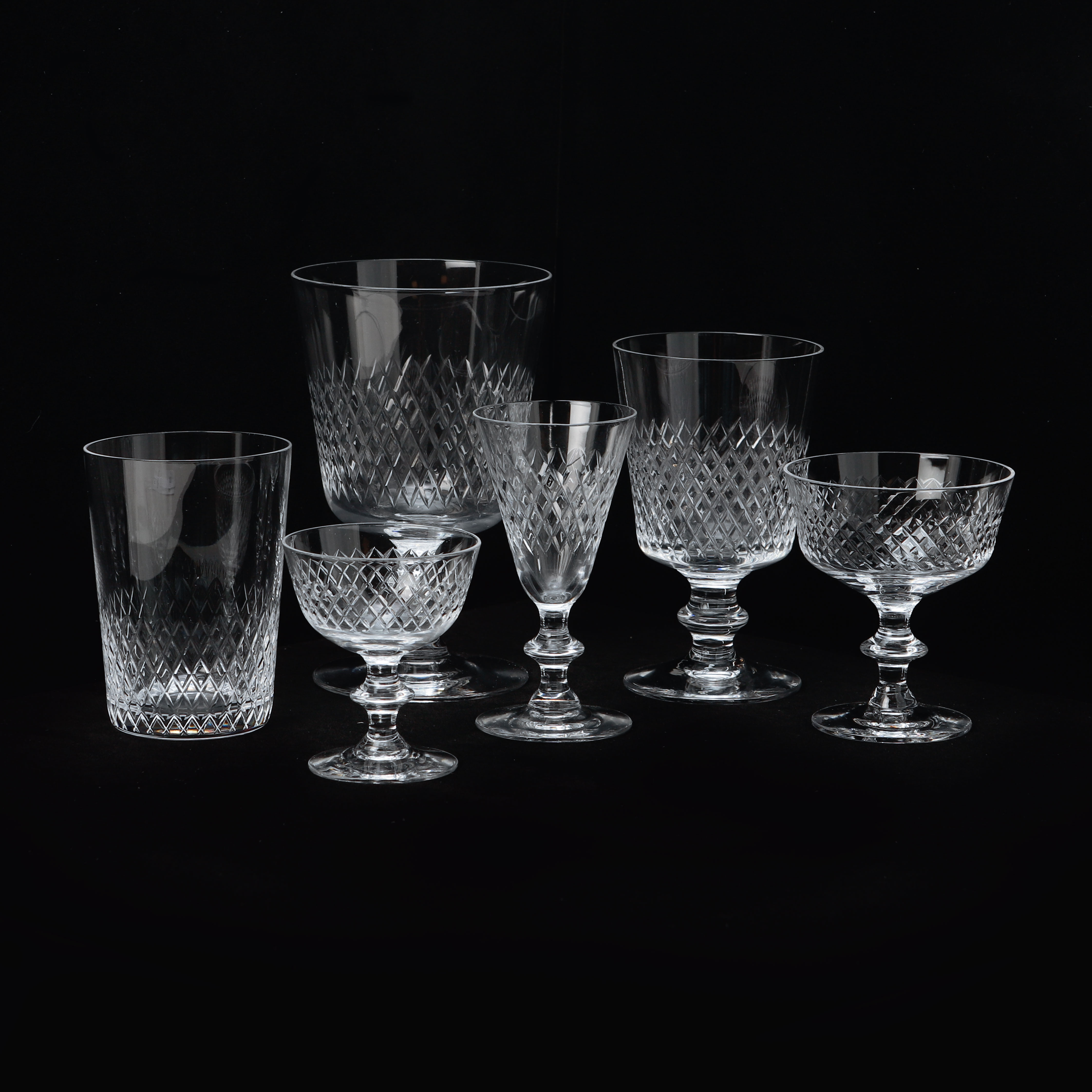 VICKE LINDSTRAND. Glasservis, 75 delar, "Diamant", Kosta.