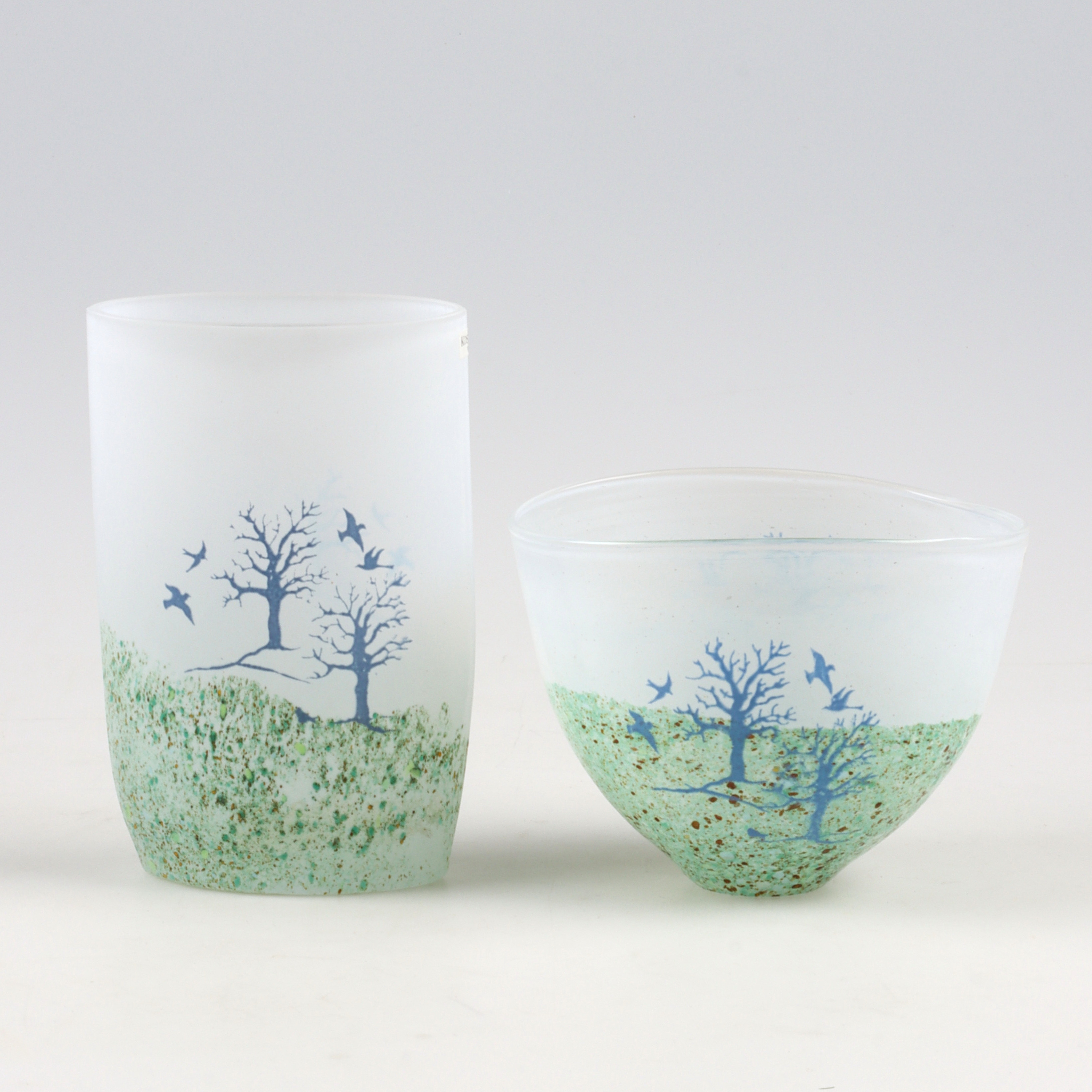 KJELL ENGMAN. Vas och skål, 2 delar, glas, "Oktober", Kosta Boda. 1900-tal.