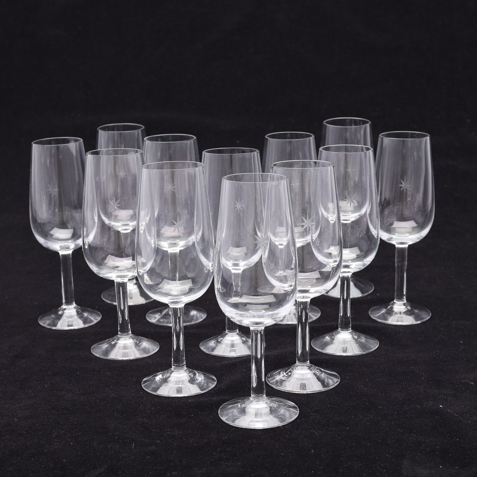 SIGNE PERSSON-MELIN. VITVINSGLAS, 12 ST, "BOUQUET", KOSTA BODA.