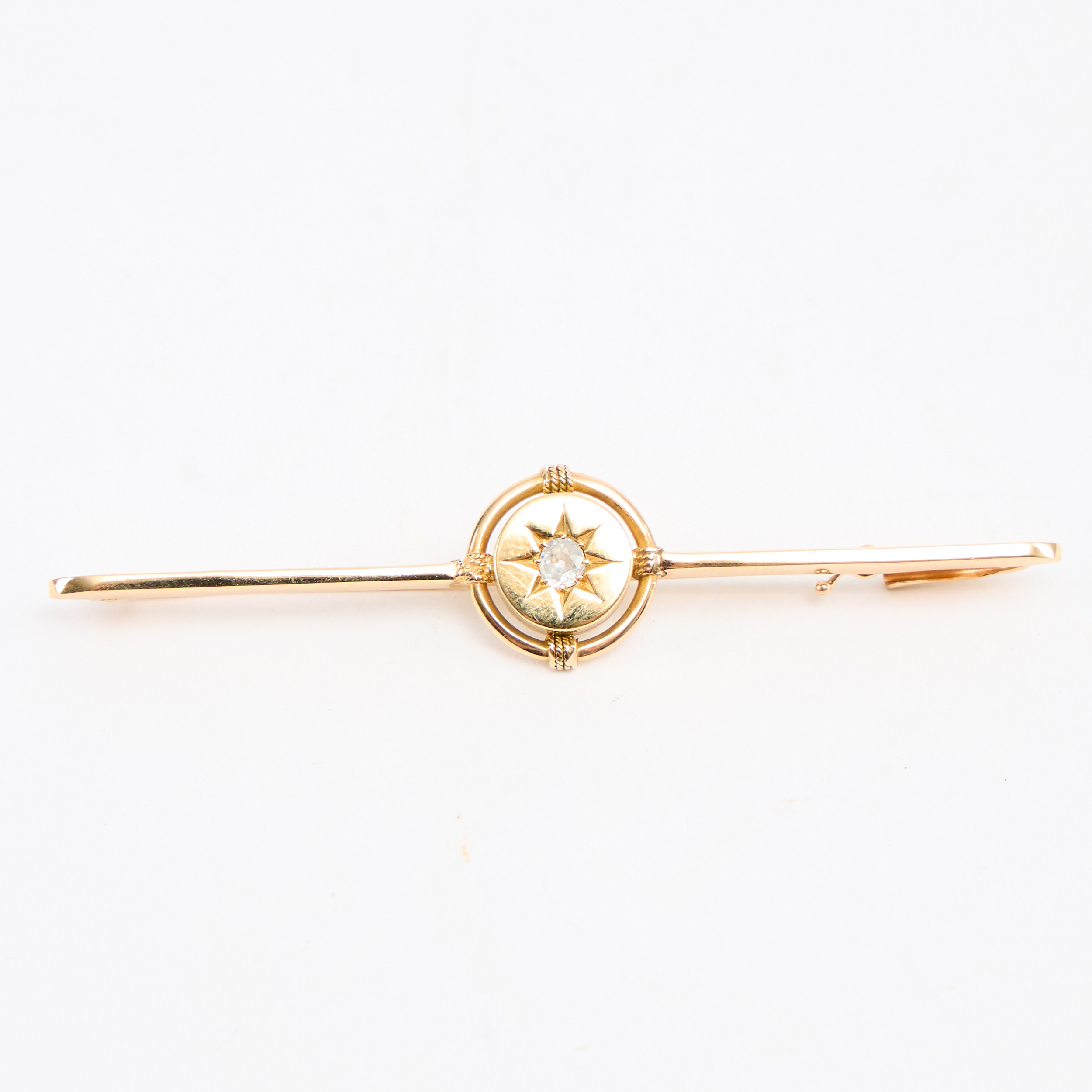 BROSCH, guld 18K och gammelslipad diamant, Stockholm 1926.