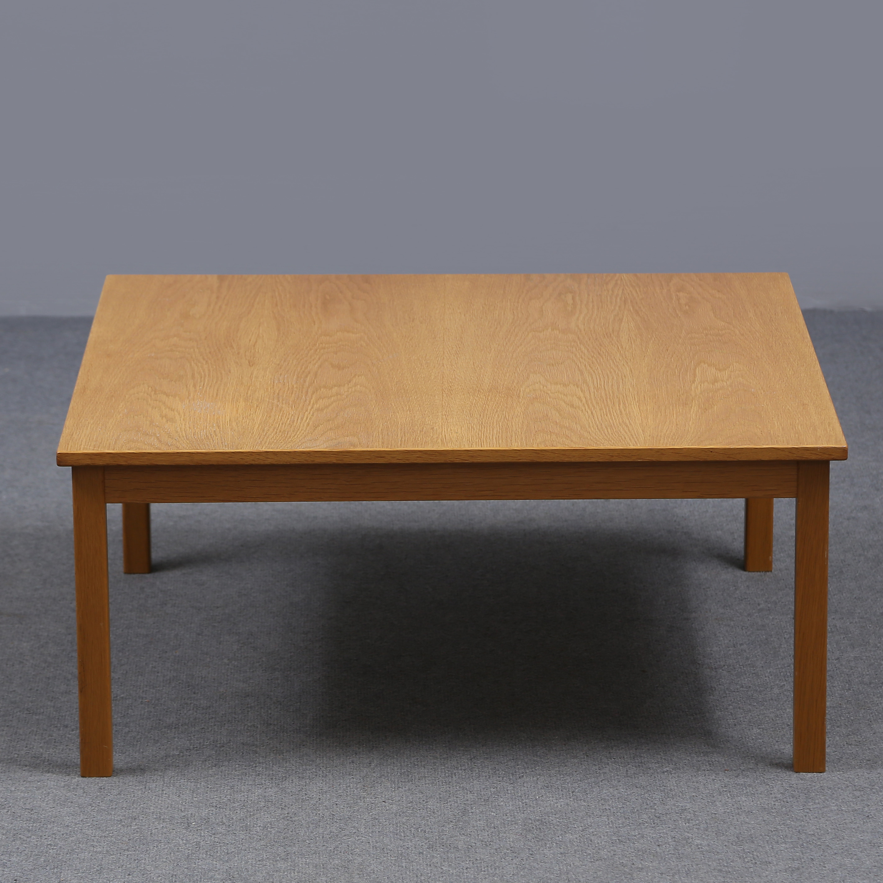 SOFFBORD / SIDOBORD (81,5x81,5cm) EK, SVENSK DESIGN.