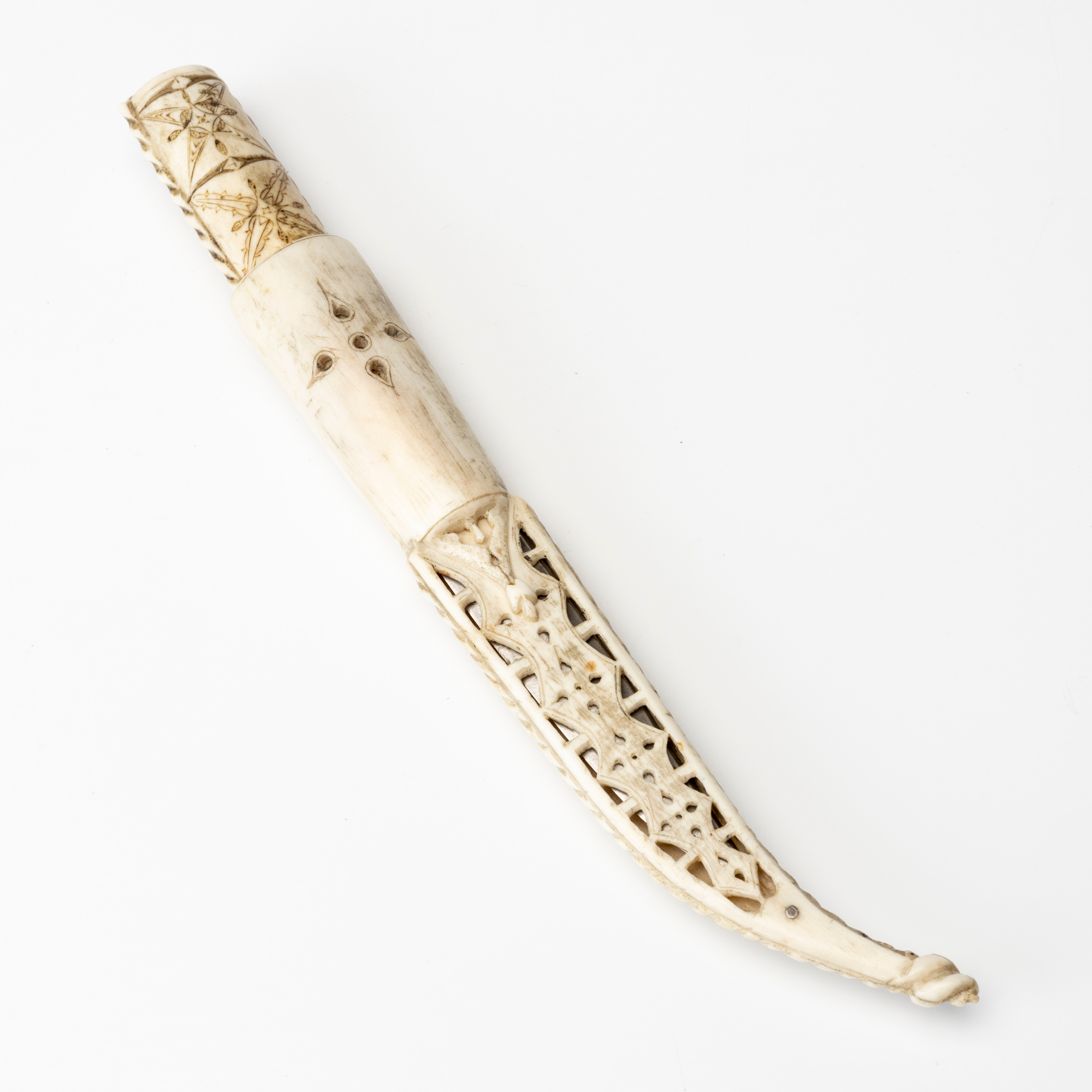 KNIV, helhorn, osignerad, 1900-talets första hälft.