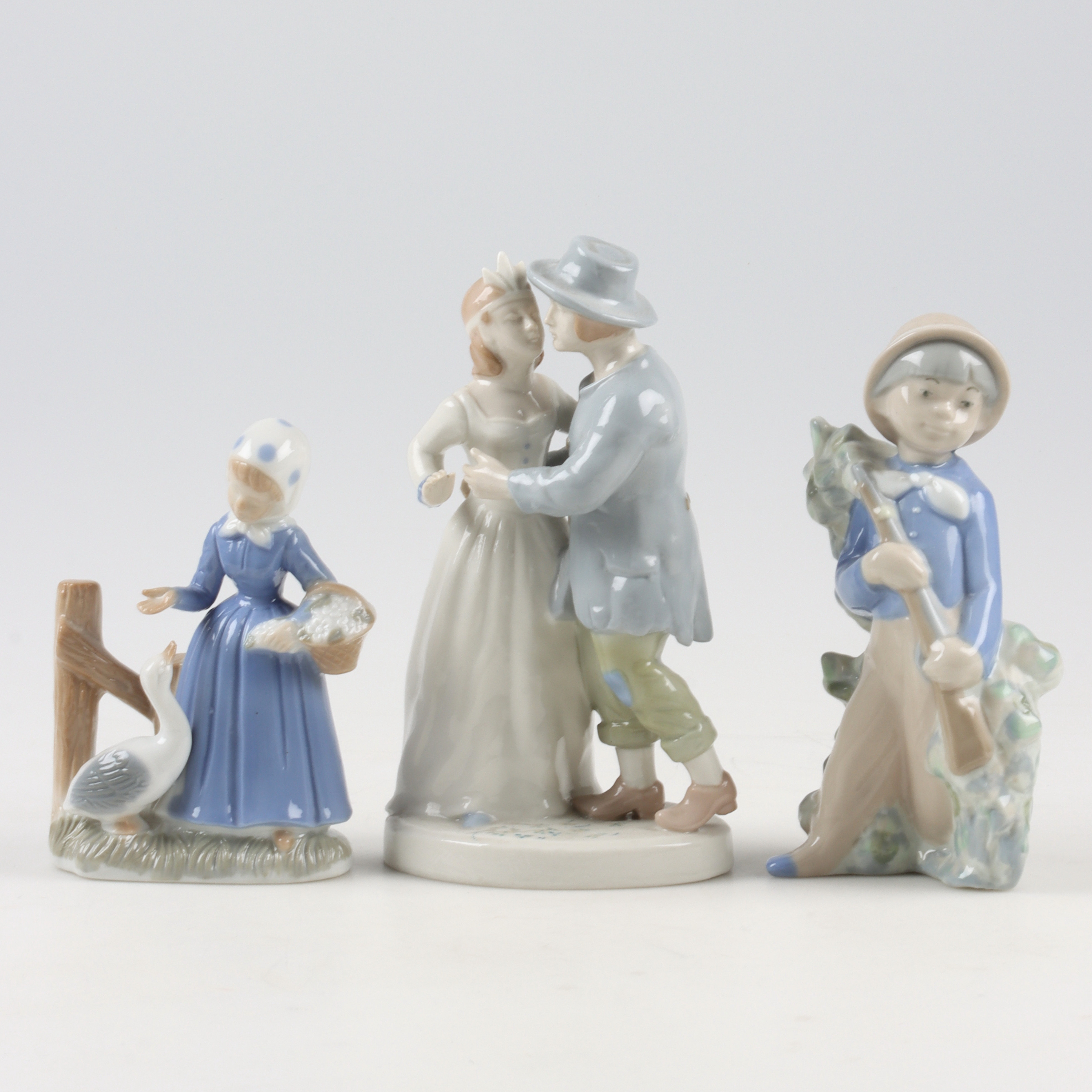 FIGURINER, 3 st, porslin, bl.a. Carl Schneiders Erben och REX, 1900-tal.