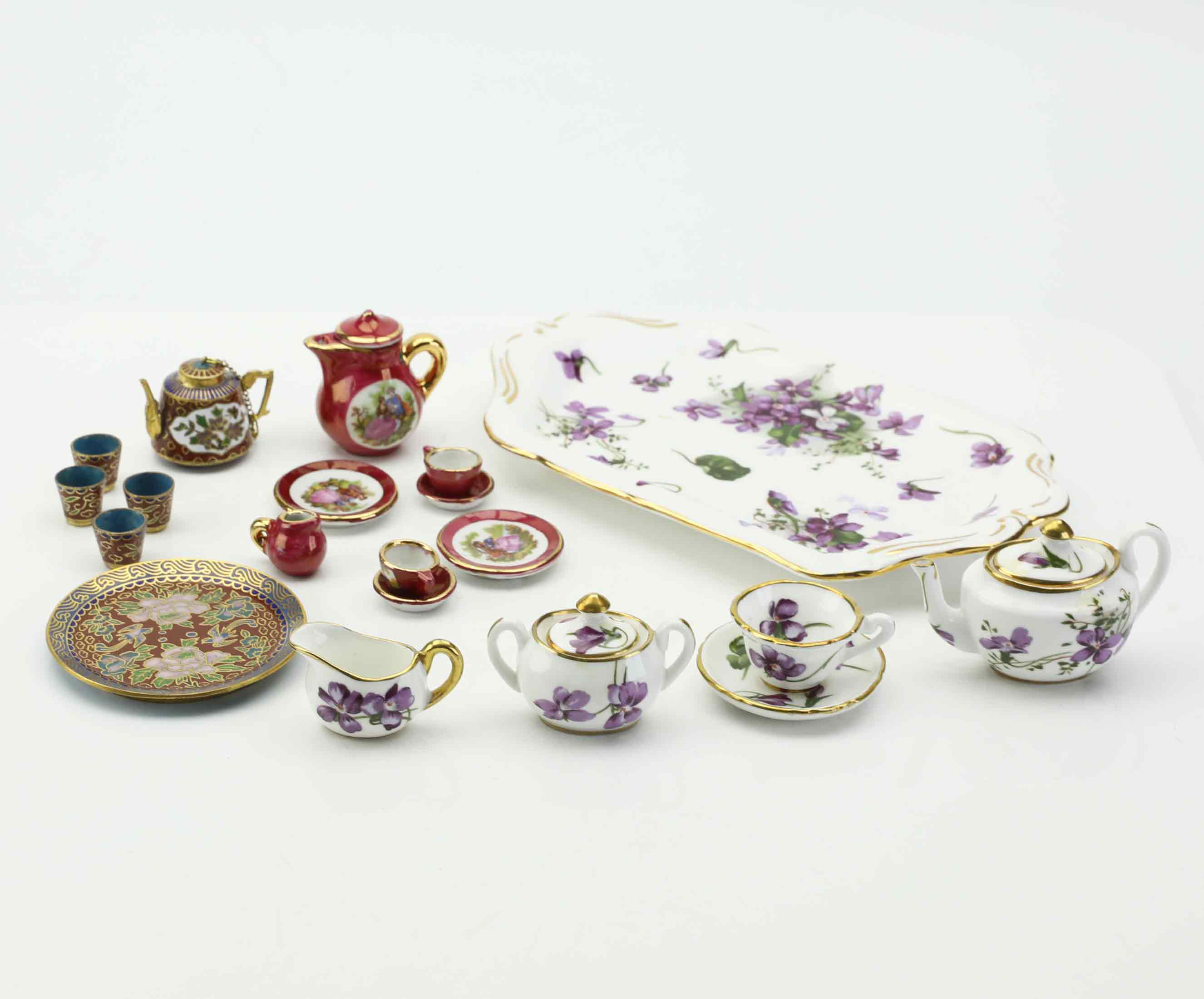 MINIATYRER, serviser, porslin, bla "Victorian Violets" Hammersley, England och Kina 1900-tal.