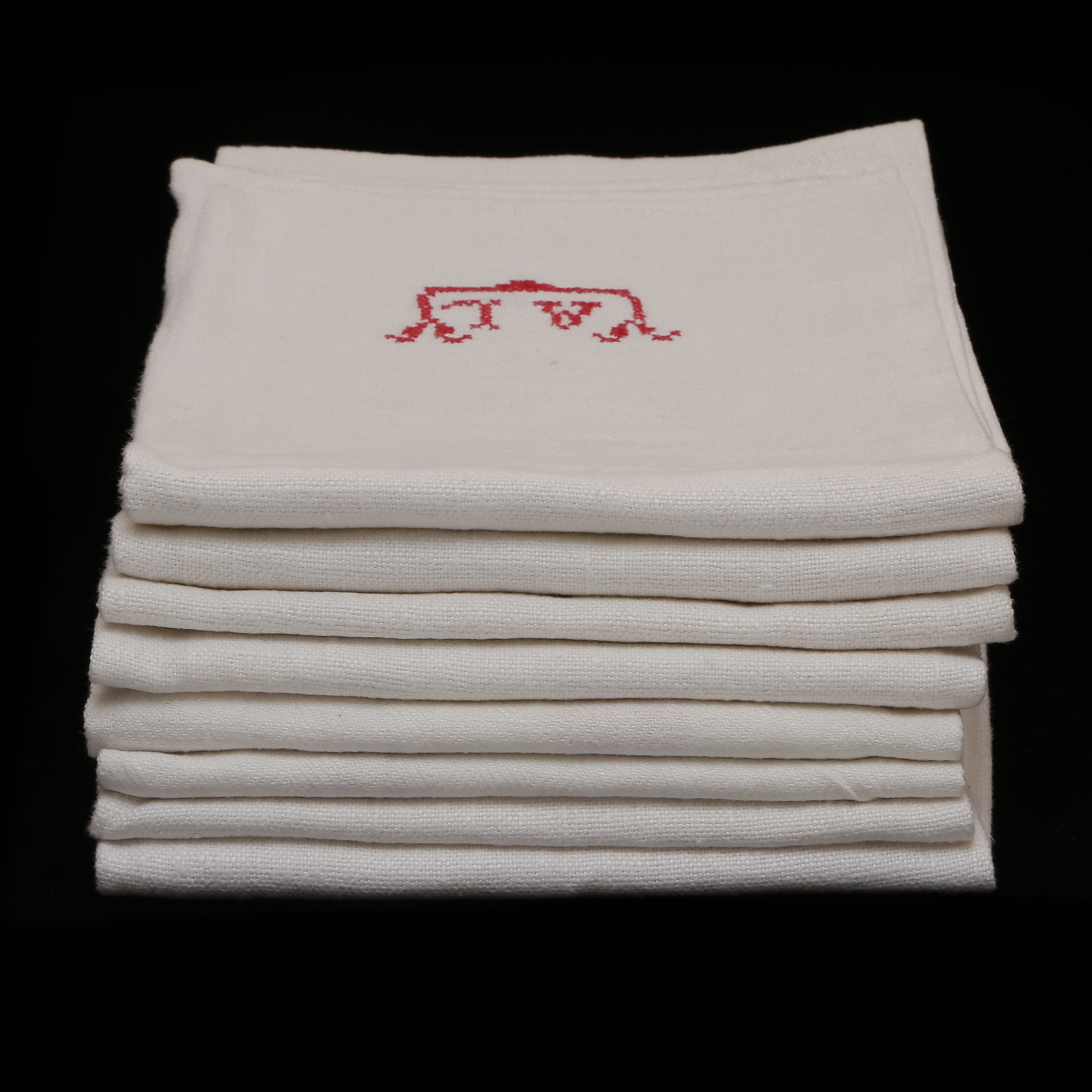 8 KÖKSHANDDUKAR I VIT LINNE, 1900-TAL.