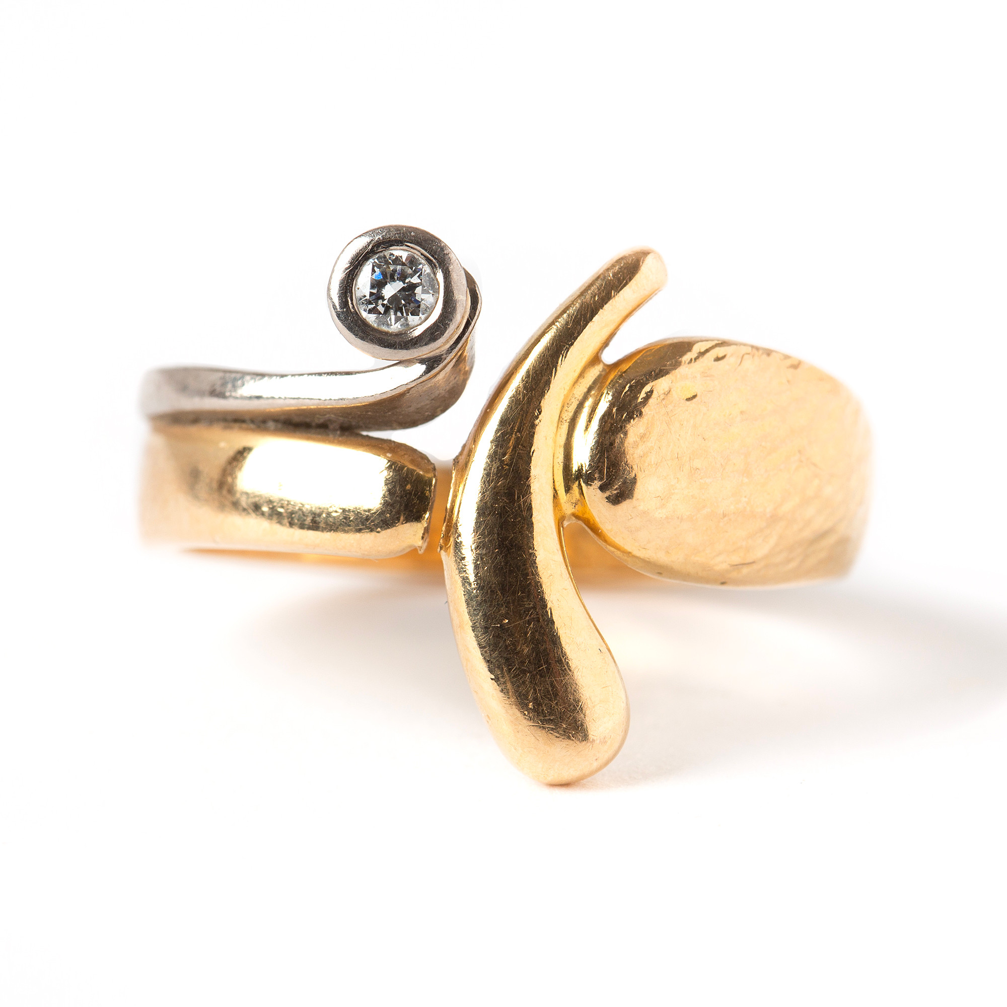 RING, 18K guld med briljantslipad diamant ca 0.07 ct Claes Liljeroth, Malmö, 1998.