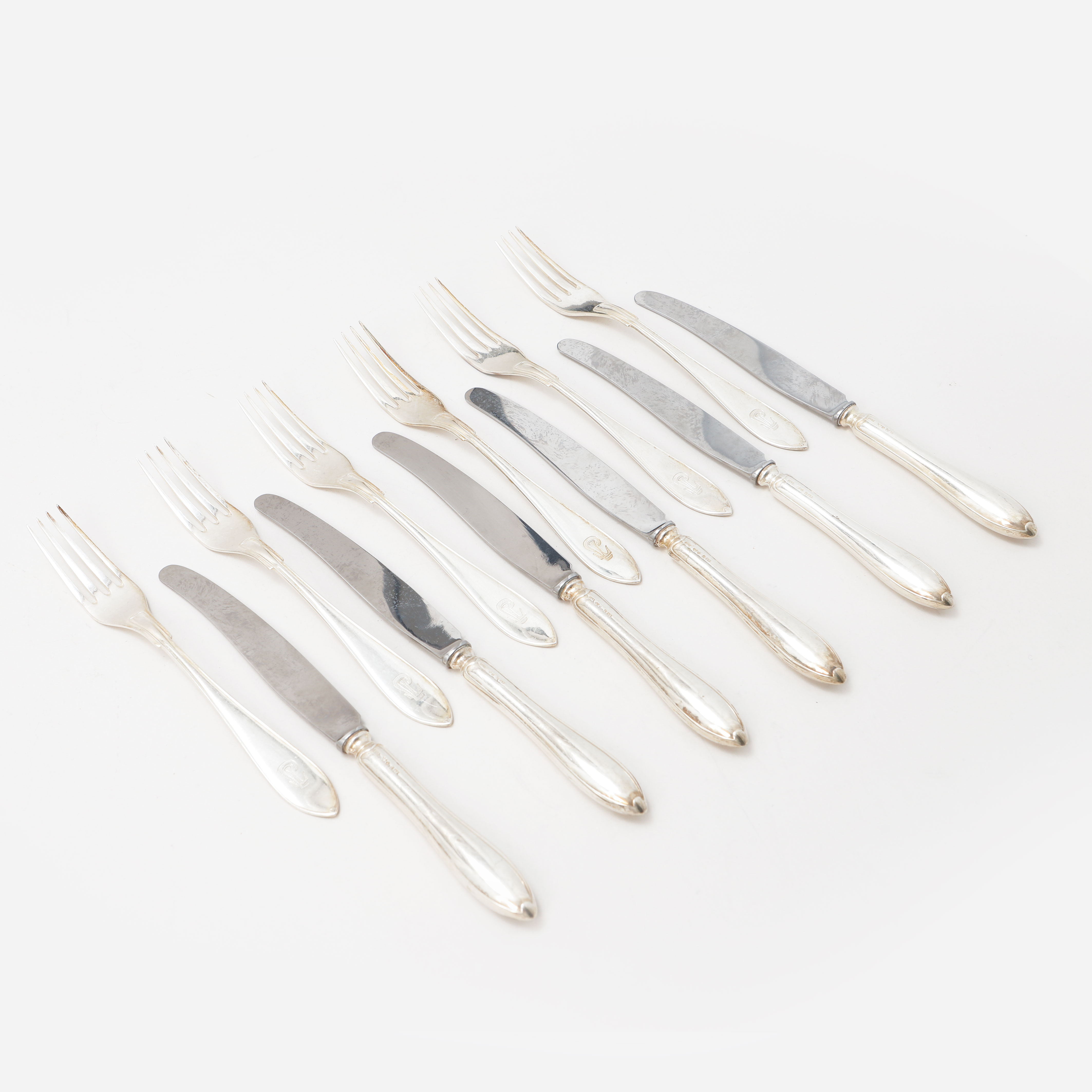 BESTICKUPPSÄTTNING, 12 stycken, silver, "Svensk Spetsig". Vikt 575 gram.