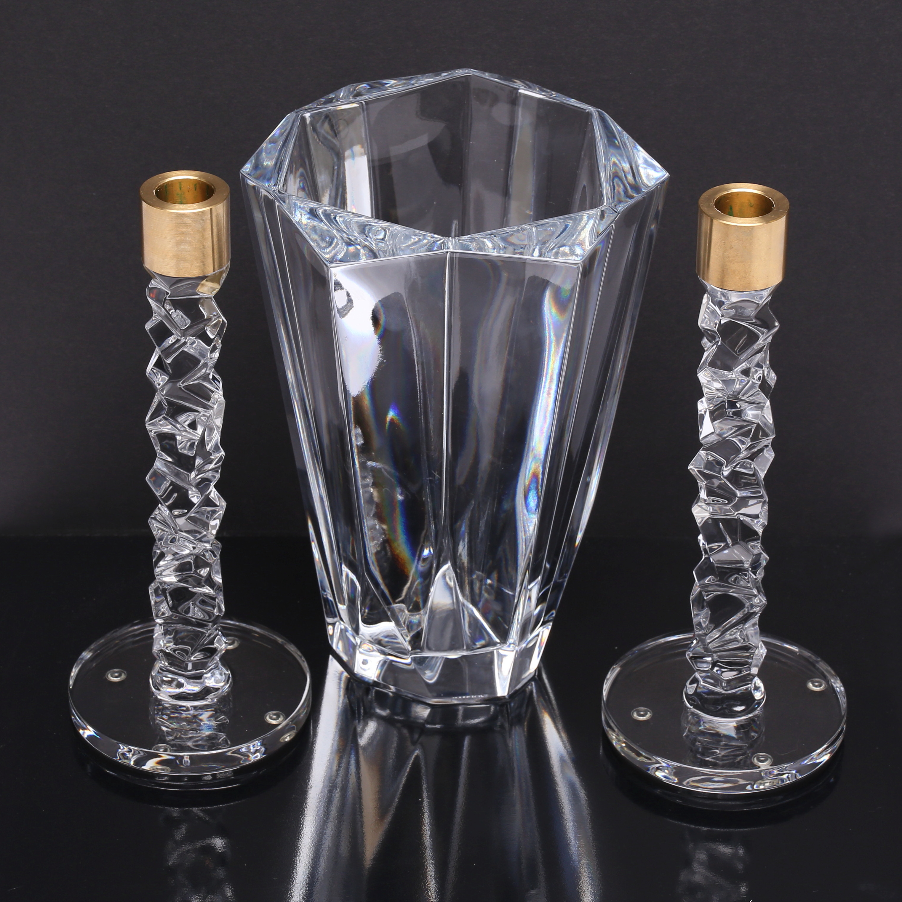 LENA BERGSTRÖM. Ljusstakar, ett par, "Carat", Orrefors samt MALIN LINDAHL. vas, "Precious", Orrefors.